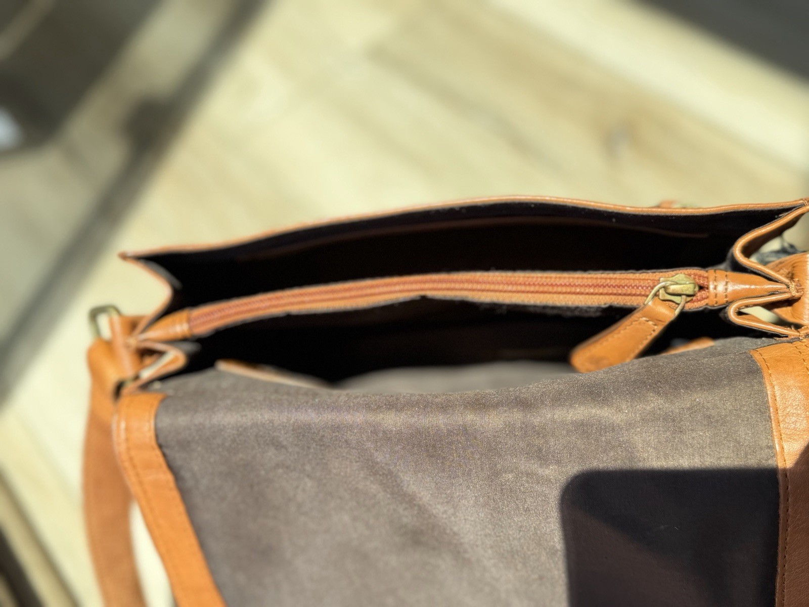 Oak & Tan Brown Medium Crossbody Bag Zip & Magnetic Closure, Inner Pockets