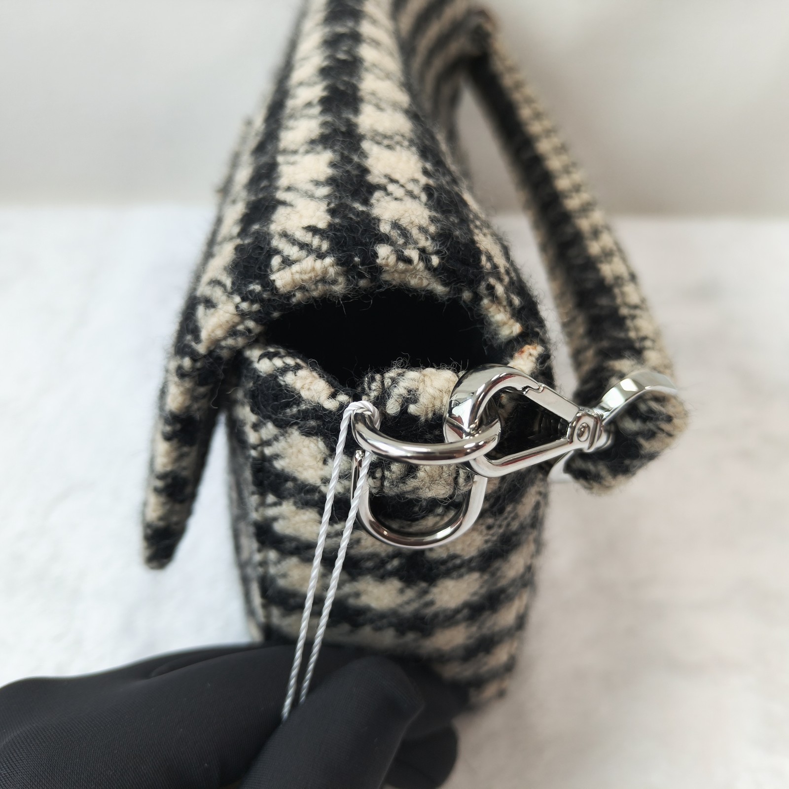 Fendi Baguette Black White Shoulder bag DQY703@pre-verified by eBay 26.07.09