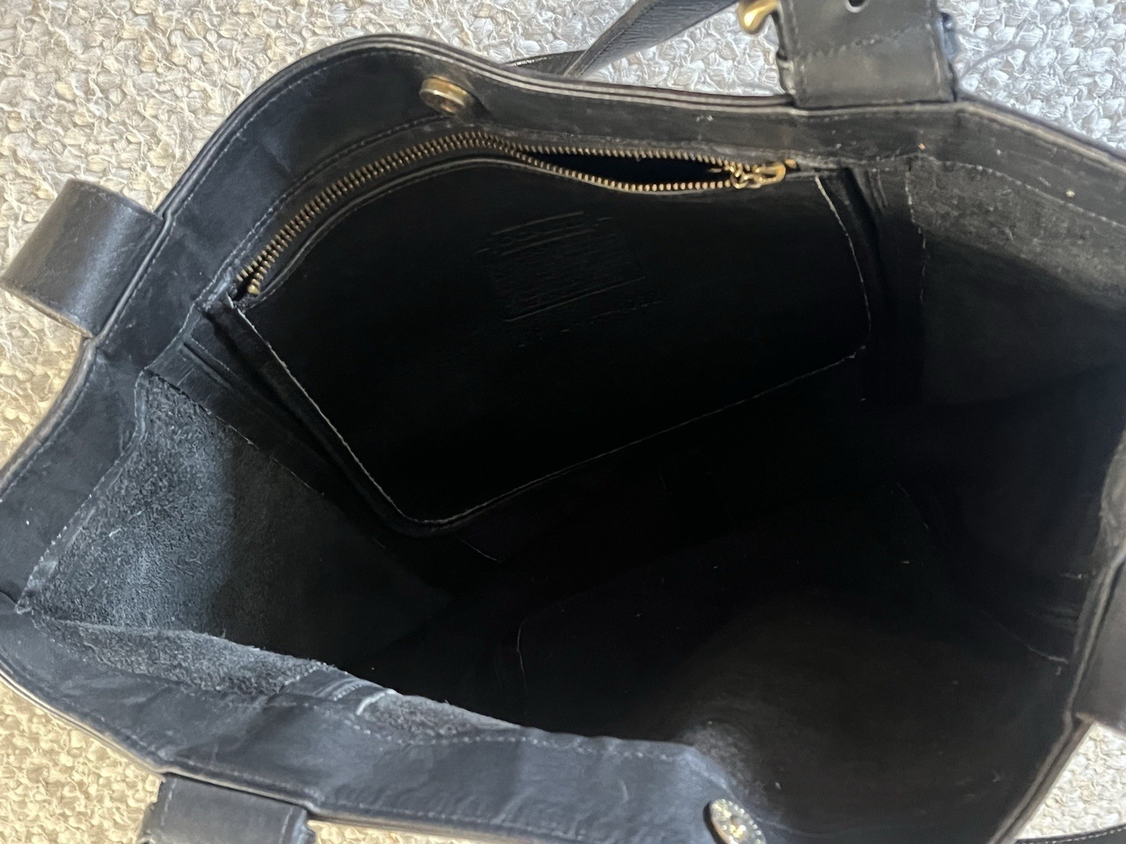 Coach Black Solid Tote Bag, Double Handles, Magnetic Closure, Pockets, Charm