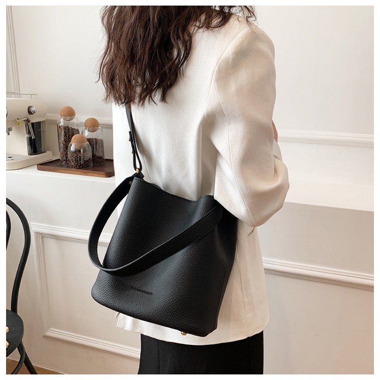 Stylish Women’s Shoulder Bag – Luxe Commuter Tote & Simple Bucket Bag Set