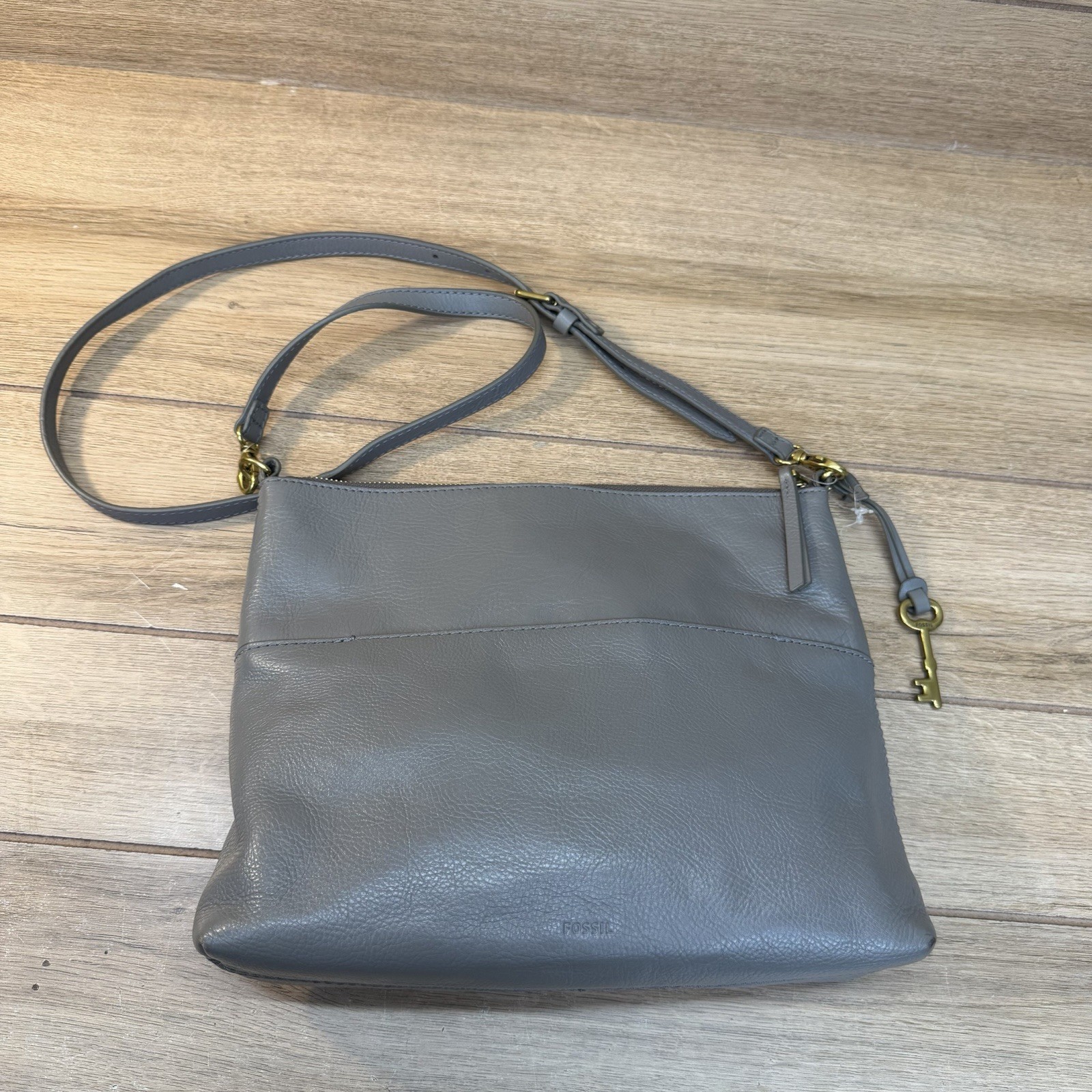 Fossil Fiona Crossbody Bag Purse Gray Leather 12×9 Zip Pocket W Key Chain Strap