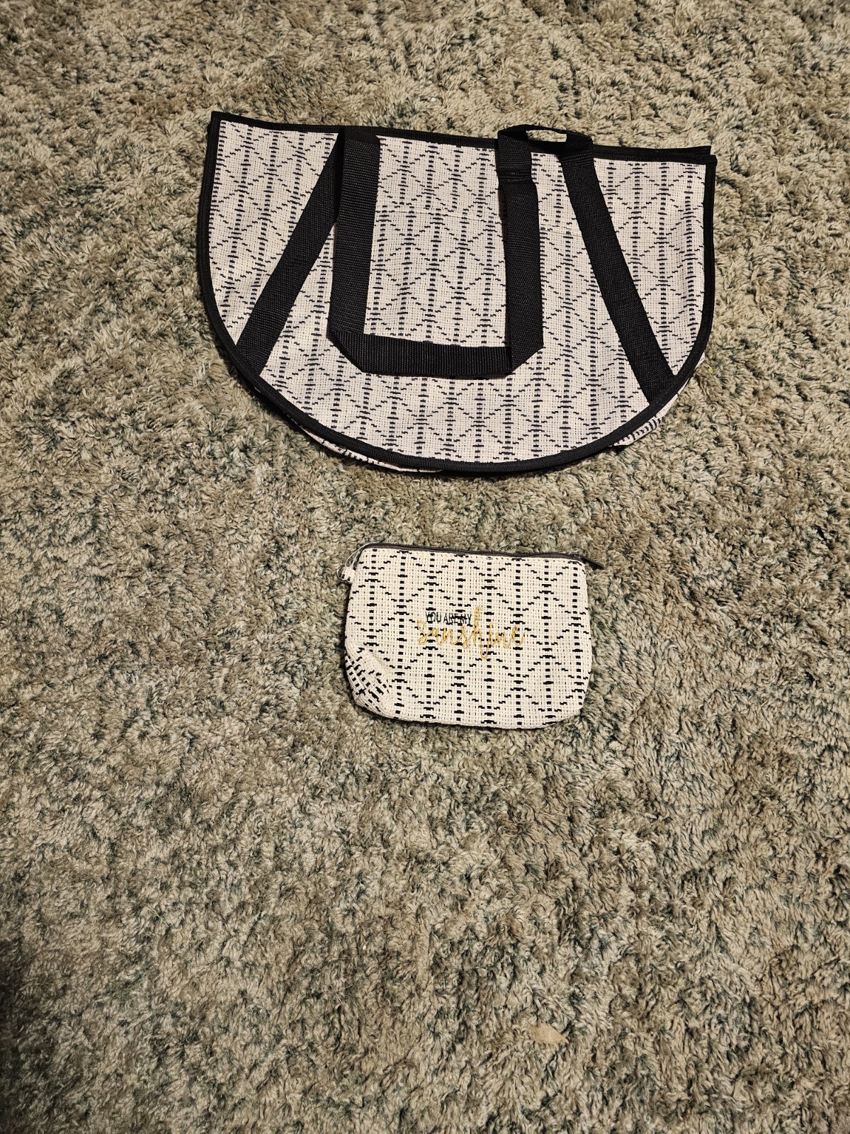 2-Piece Set: Thirty-One Round Fourre- Tote, 2pc Zip Pouch Moroccan Tile