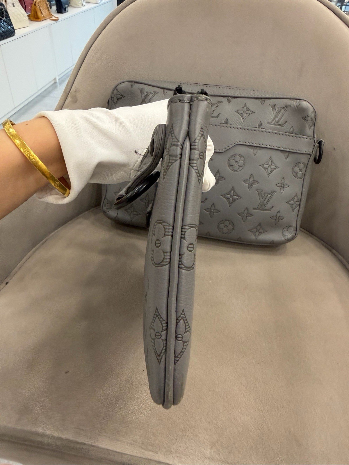 Louis Vuitton classic gray full print old flower three-in-one size 25*18