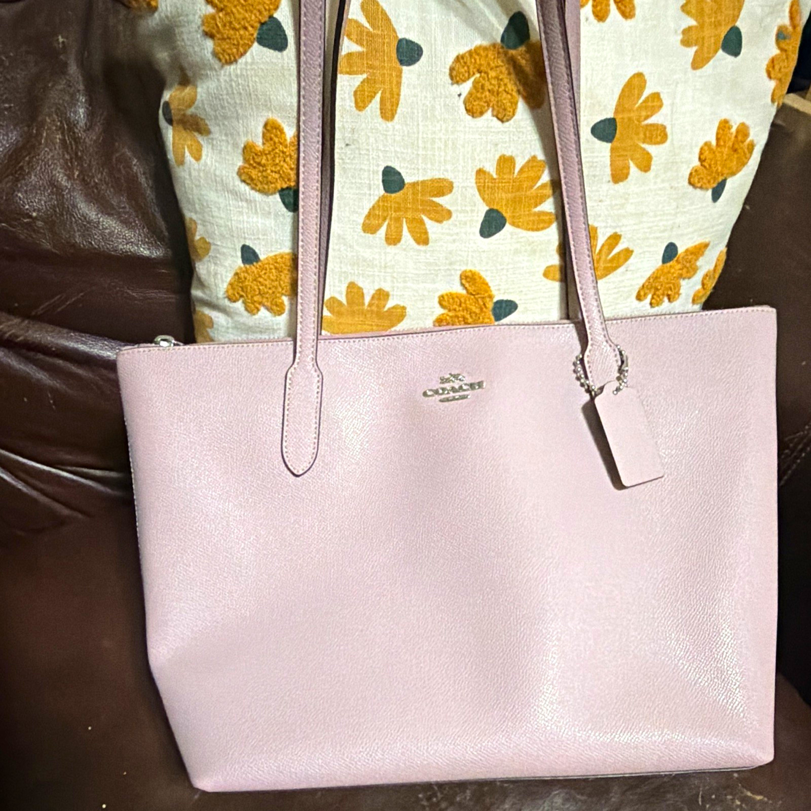 Coach Pink Tote Bag Logo Tag Stitching Silver Hardware Double Handles Women’s