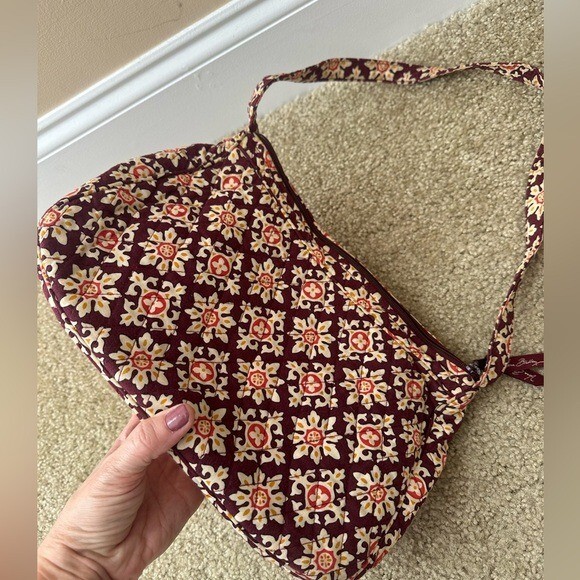 Vera Bradley Purse Shoulder medallion pattern 12 by 8 inches EUC!