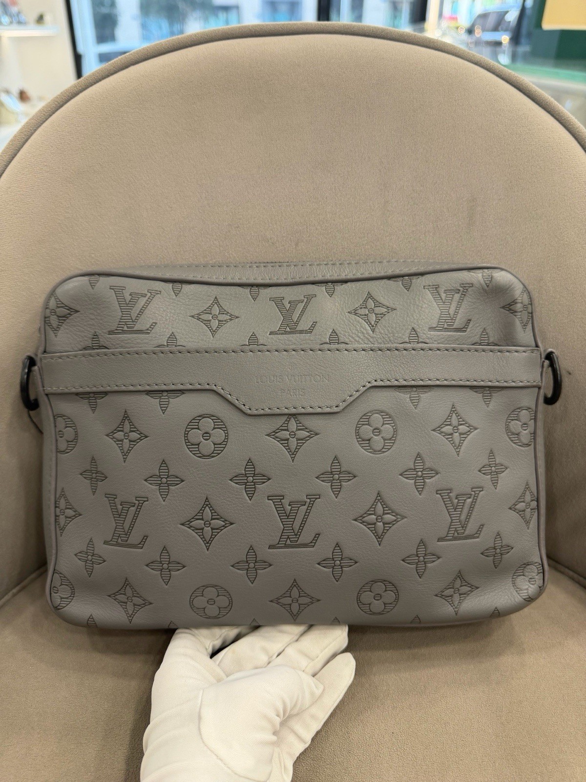 Louis Vuitton classic gray full print old flower three-in-one size 25*18
