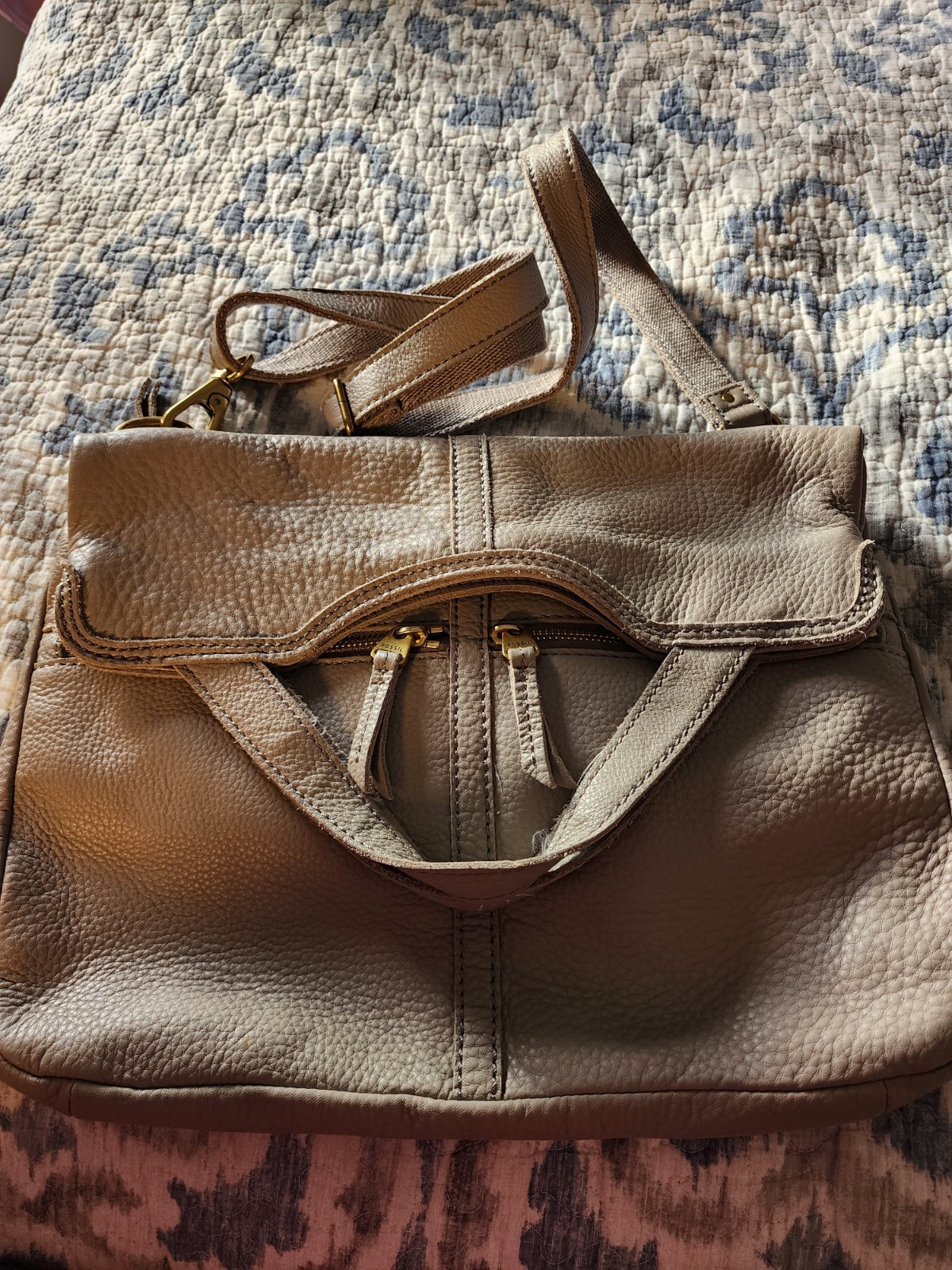 Fossil Erin Beige Pebble Grain Leather Credit Card Snap Fold Over Cross Body