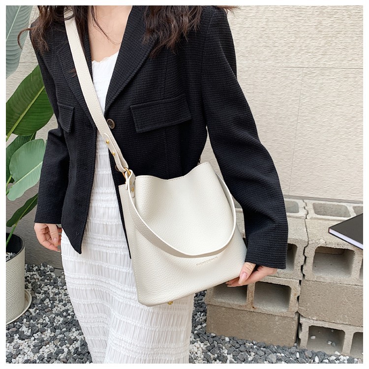 Stylish Women’s Shoulder Bag – Luxe Commuter Tote & Simple Bucket Bag Set