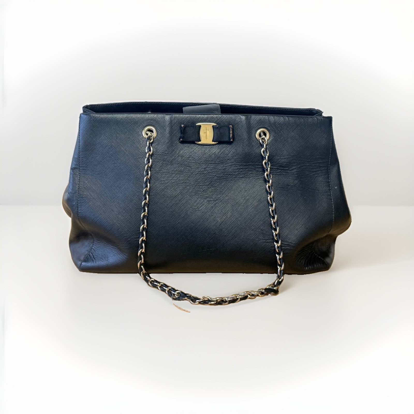 Beautiful Designer SALVATORE FERRAGAMO black Vara bow Chain Tote Handbag