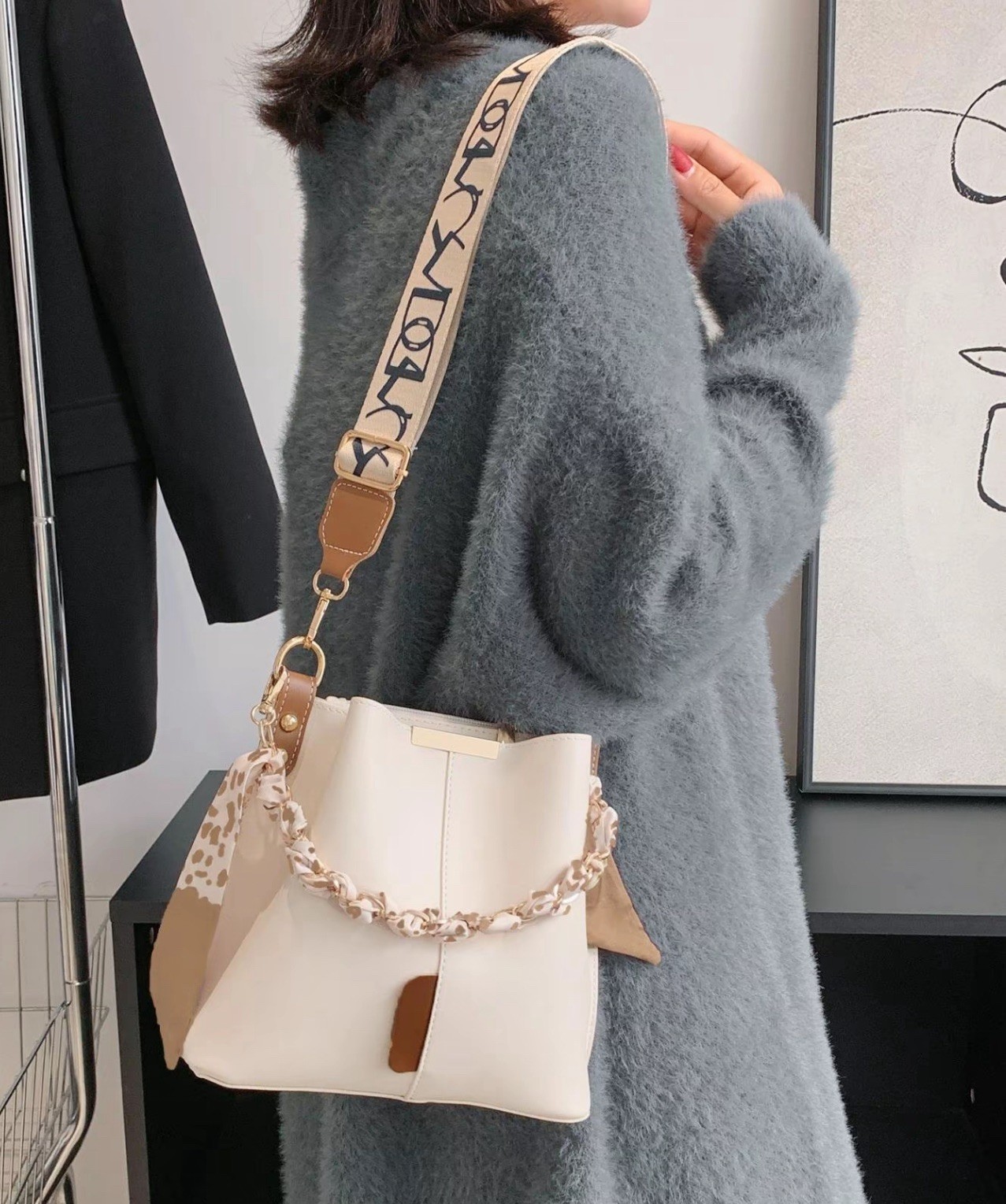 New Fashion Women’s Shoulder Bag Large Capacity Ribbon Chain Bucket Bag
