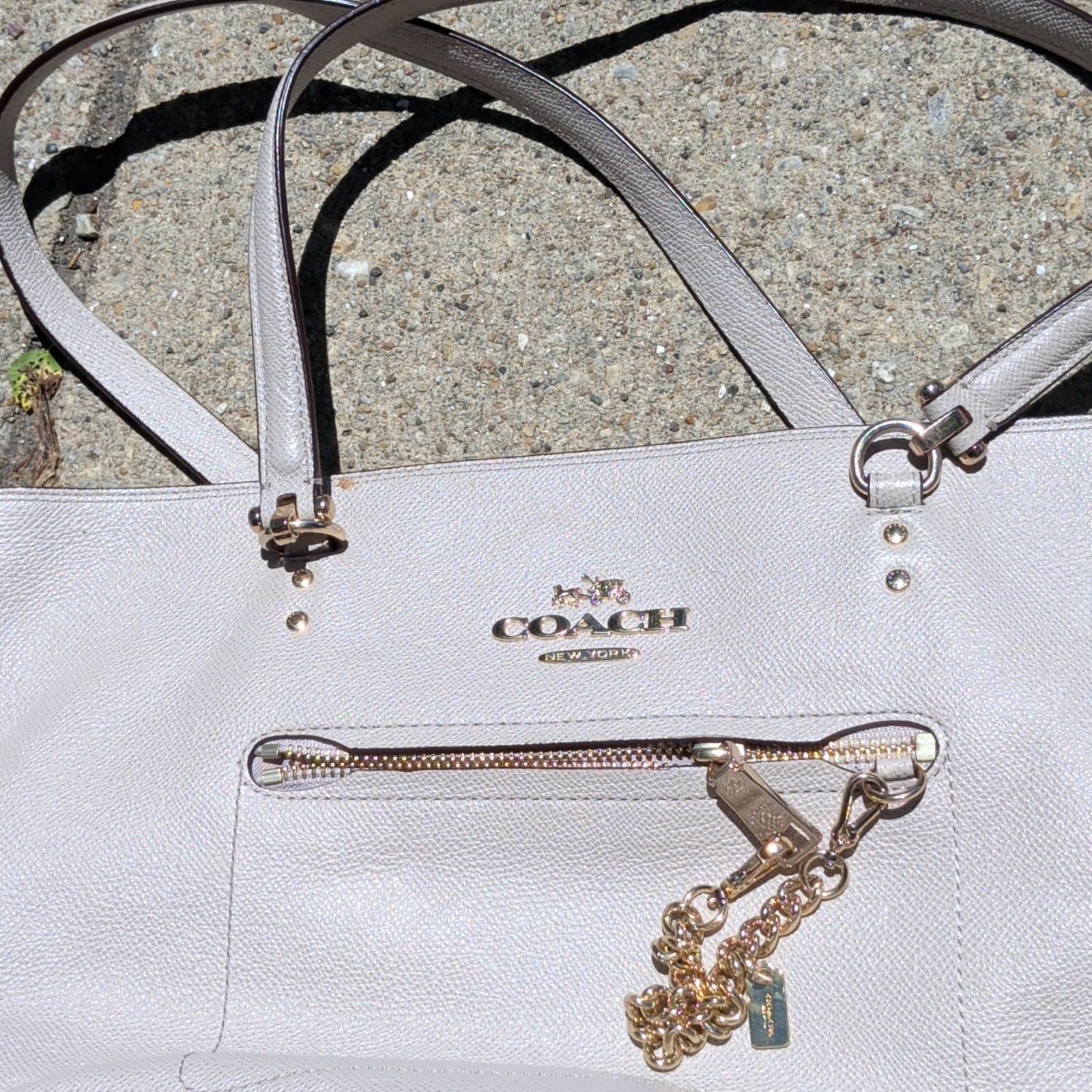 Coach White Tote Bag Zip Closure Gold Hardware Inner Pockets Chain Charm
