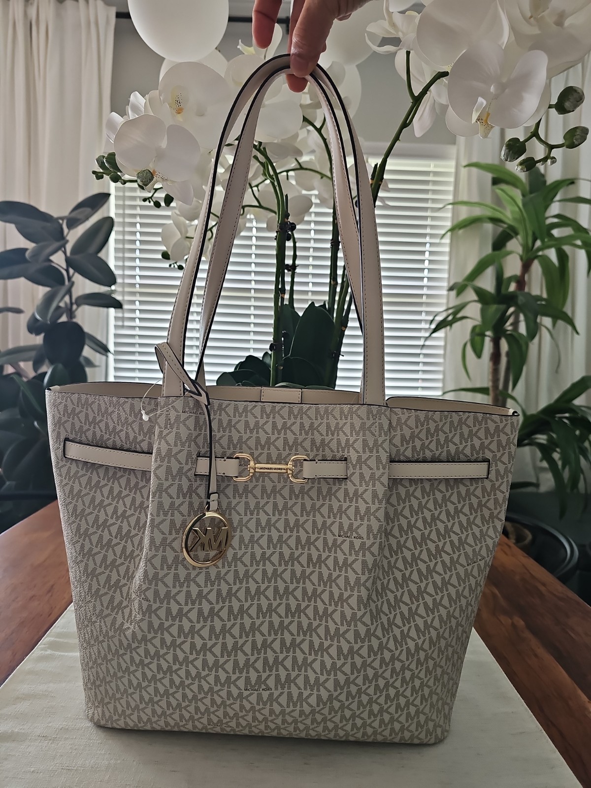 NWT $ 398 Michael Kors Carson Large Signature Logo Tote Bag Light Cream MK