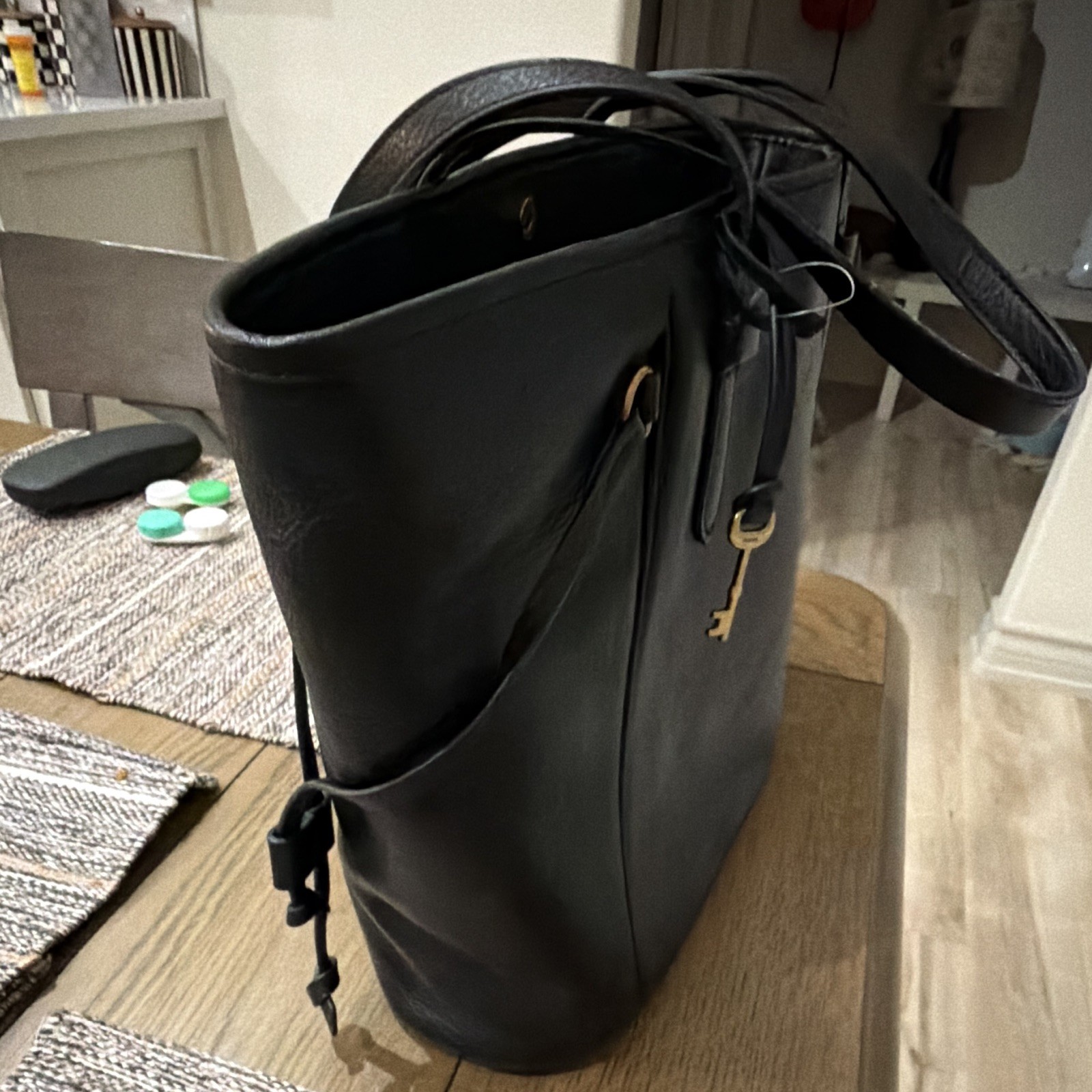 Fossil Black Pebbled Tote Shoulder Bag Zip/Magnetic Gold Hardware Pockets Charm