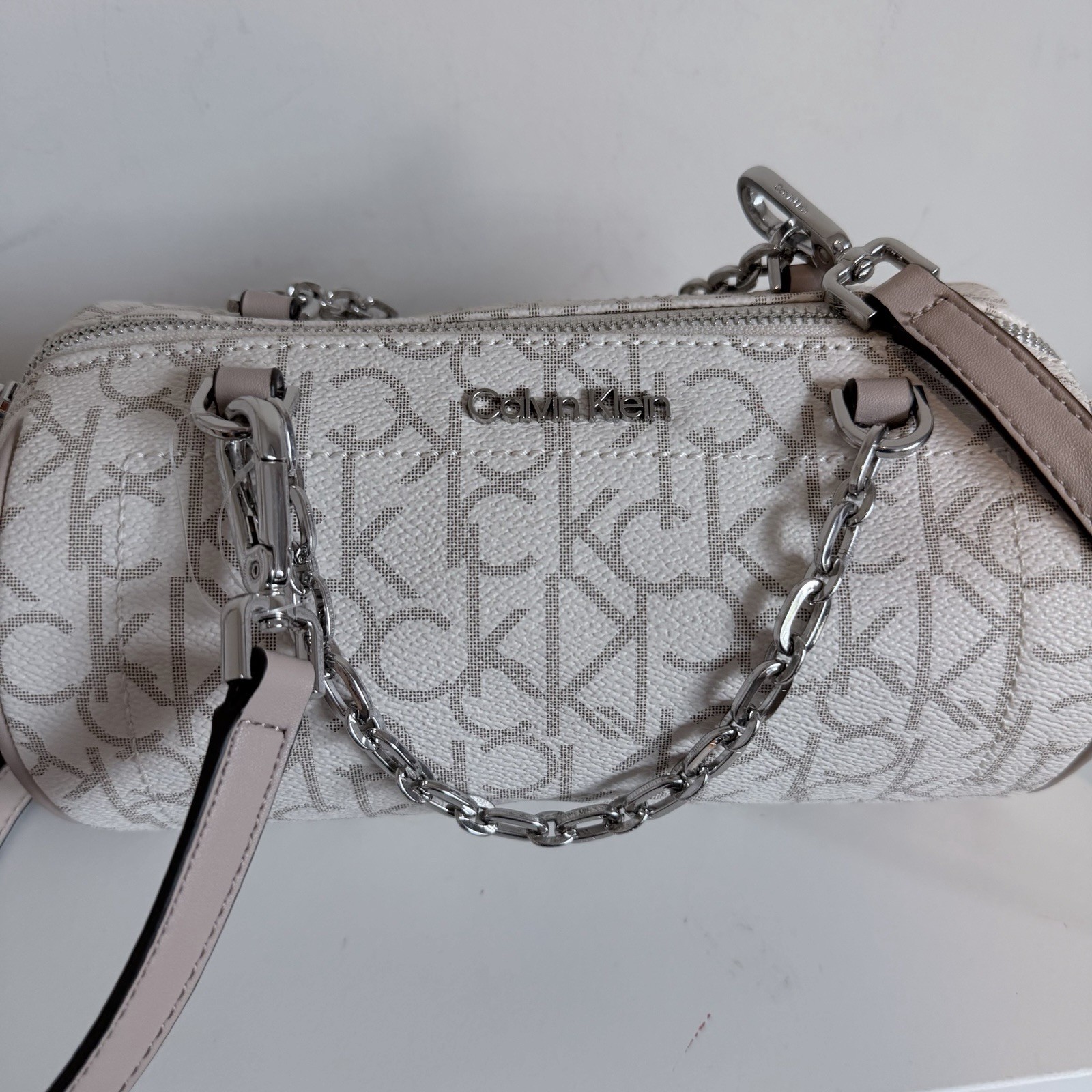 Calvin Klein Zip Chain Crossbody One Size, Vanilla