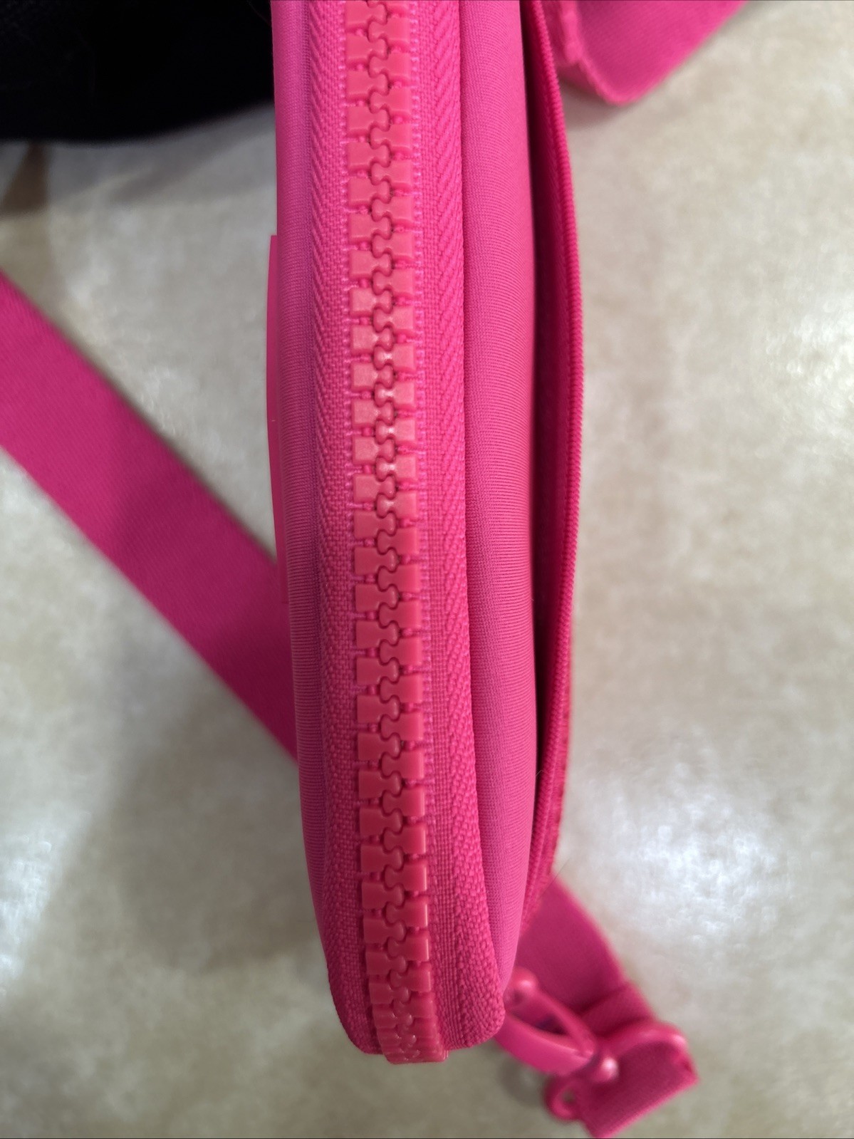 Dagne Dover Mara Neoprene Phone Sling Wallet Phone, Hot Pink ￼
