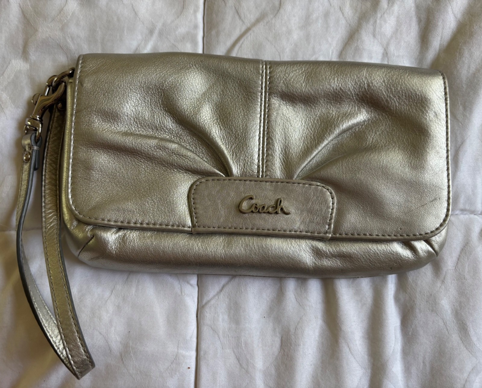 Coach Ashley Large Wristlet Clutch Metallic Silver Pleated Leather 9” x 5”