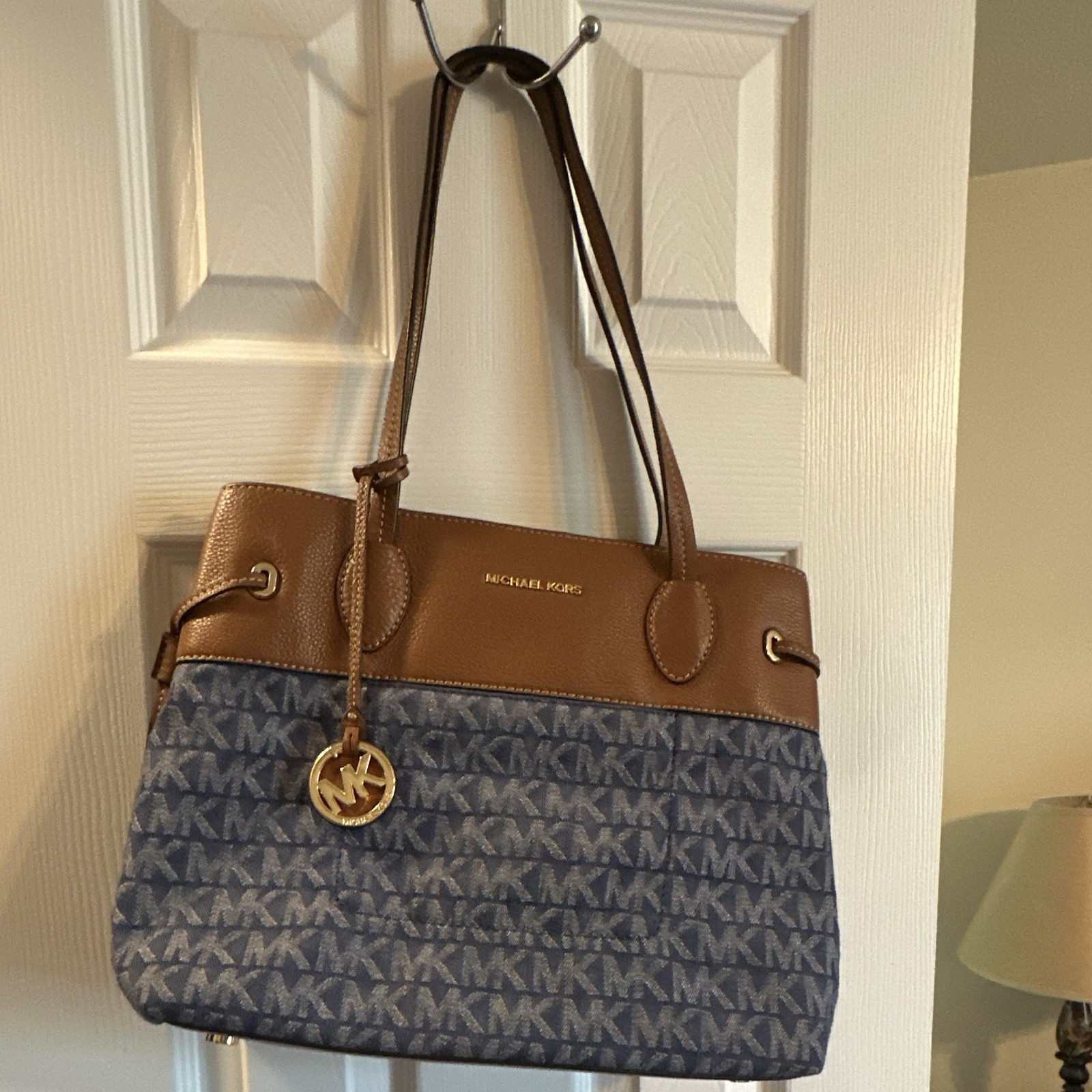 Michael Kors Blue Logo Tote Shoulder Bag Zip Lined Pockets Gold Charm.