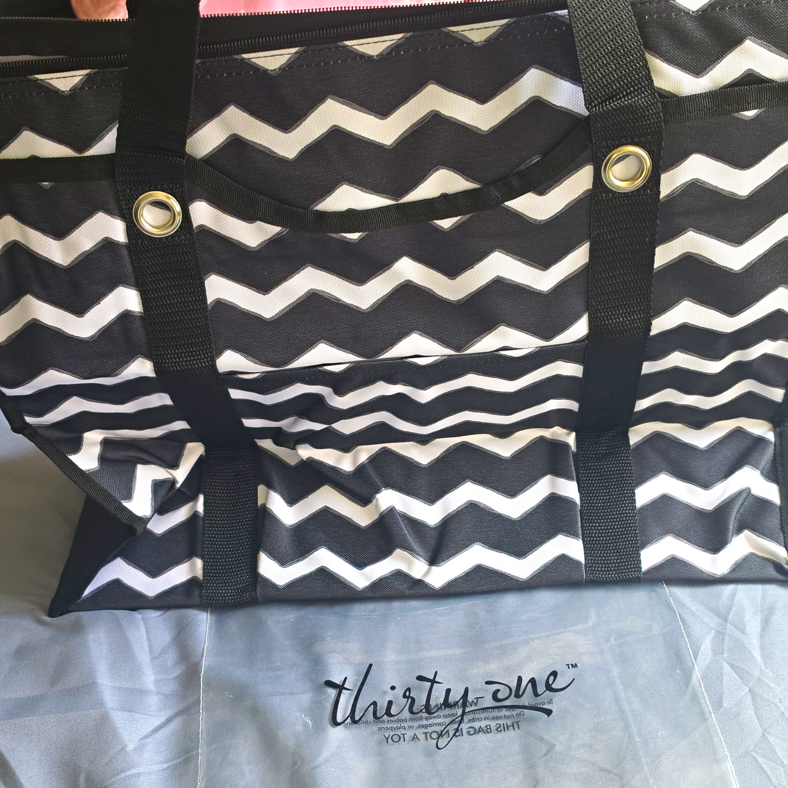 Thirty-One Insulated Chevron Tote Bag Zip Closure Large Black/White/Gray