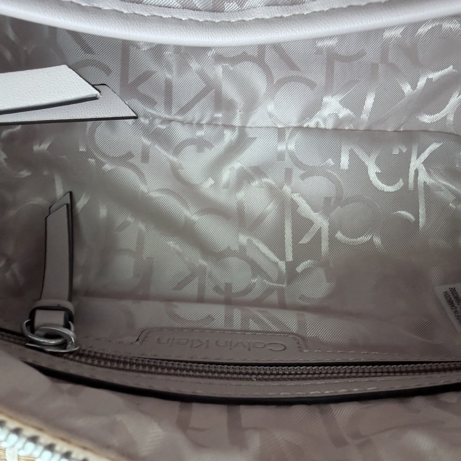 Calvin Klein Zip Chain Crossbody One Size, Vanilla
