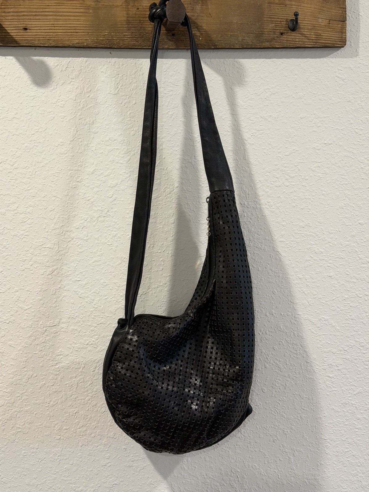 Vintage Rare Brio Cut Out Leather Hobo Crossbody Shoulder Bag Black PreOwned