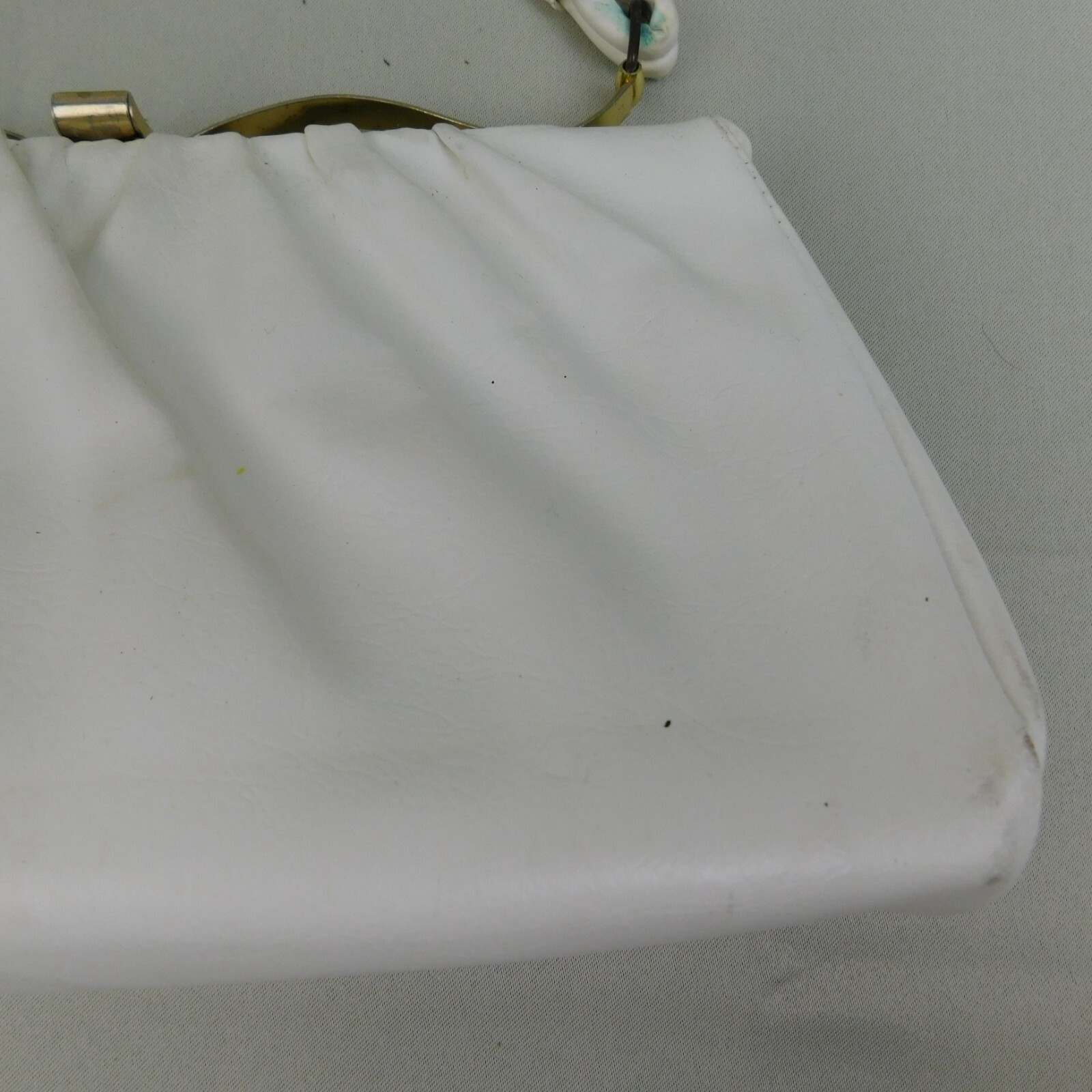 Vintage Leather Hinged Frame Top Handle Bag – White, Gold Tone Hardware #7447