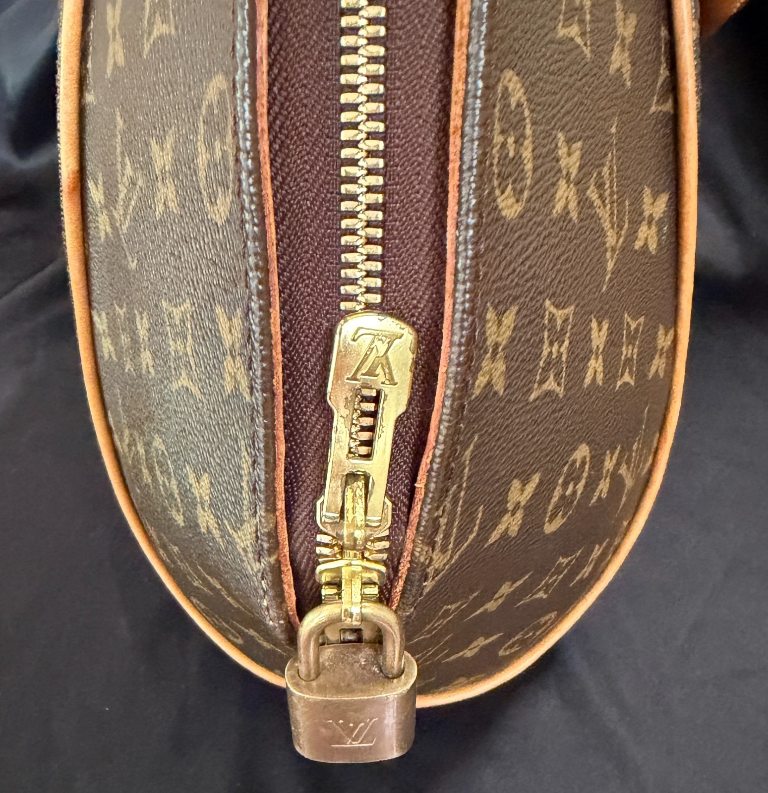 Authentic Louis Vuitton Ellipse MM Monogram Handbag Made in France Vintage 2004