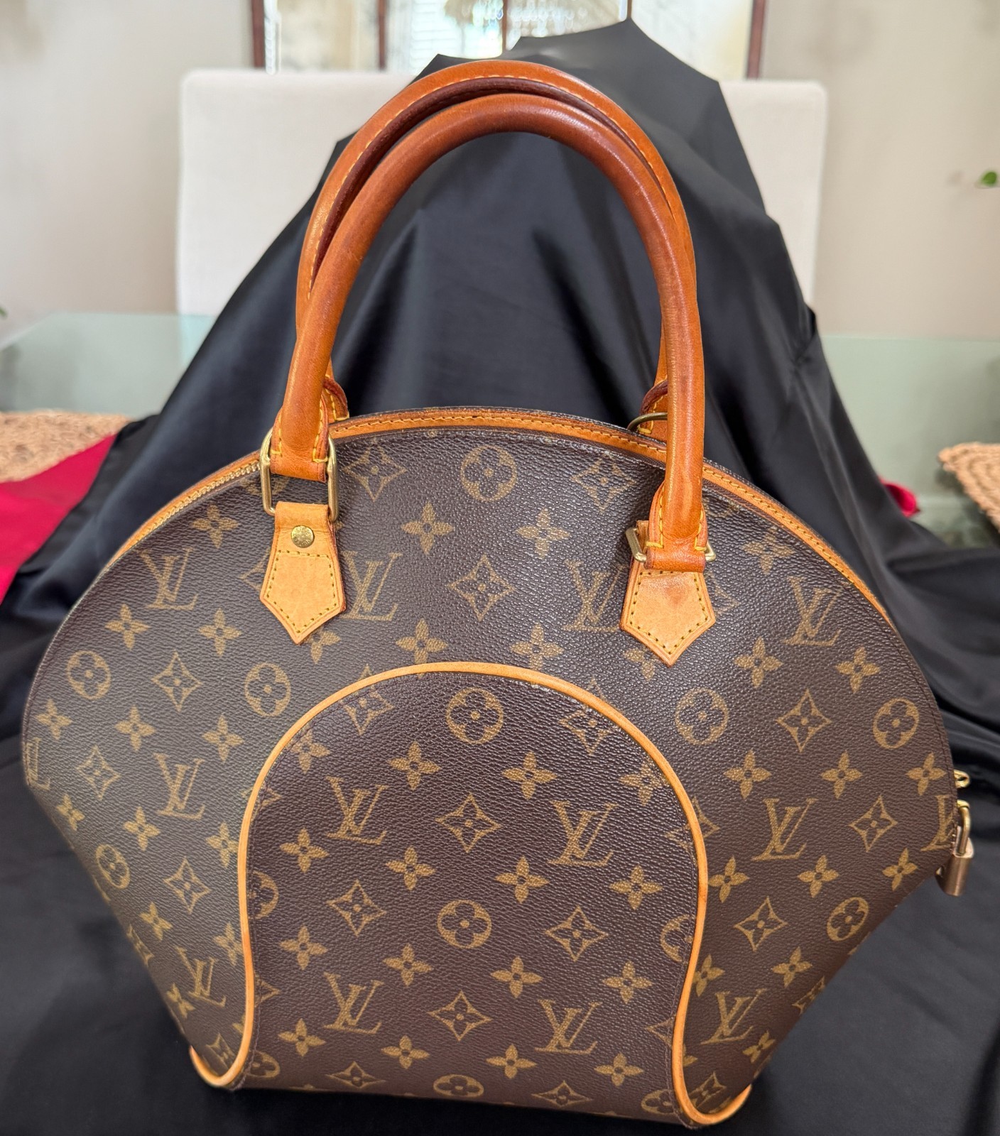 Authentic Louis Vuitton Ellipse MM Monogram Handbag Made in France Vintage 2004