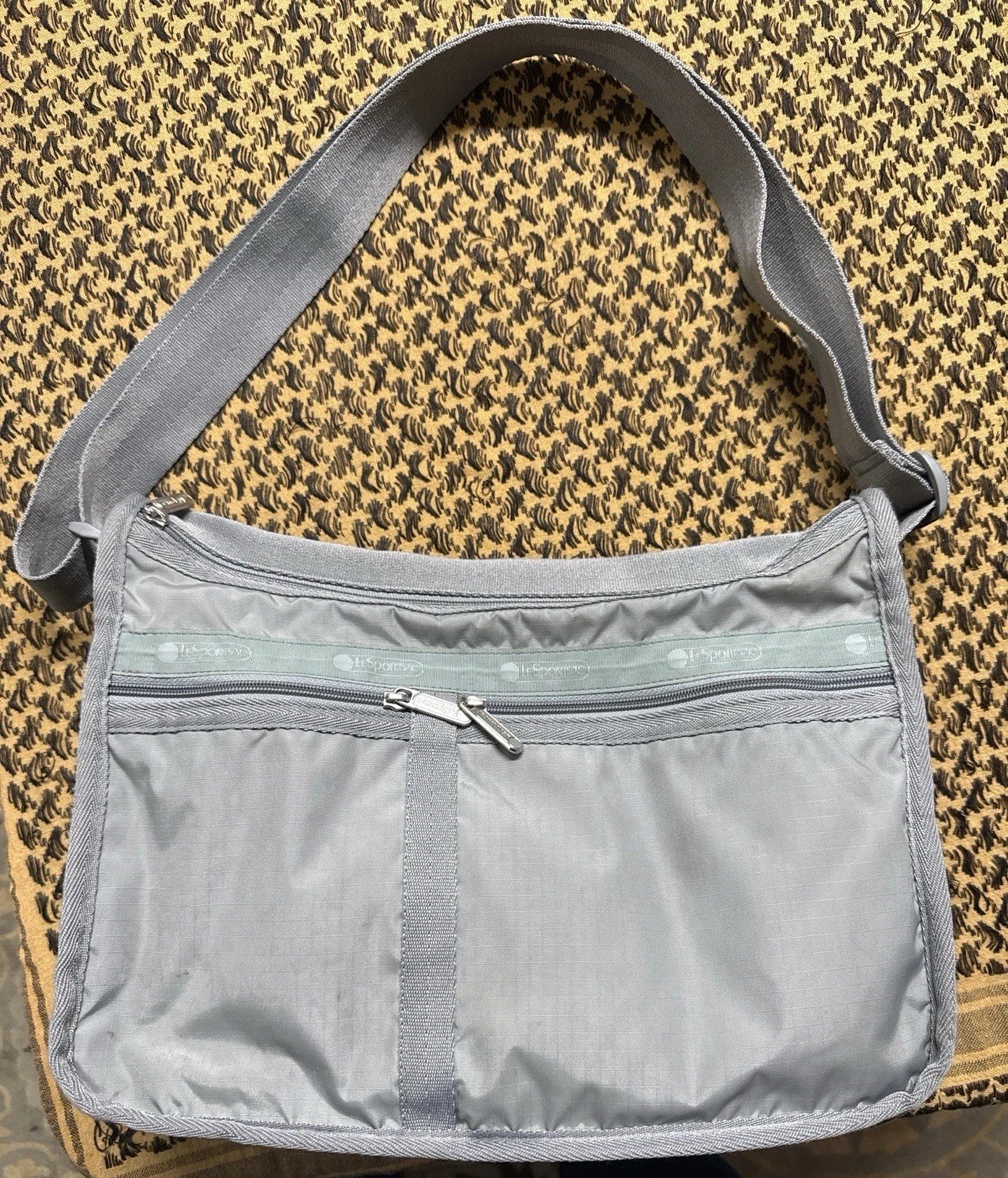 Lesportsac Classic Hobo Light Gray Nylon Shoulder Bag Multiple Zip Pockets