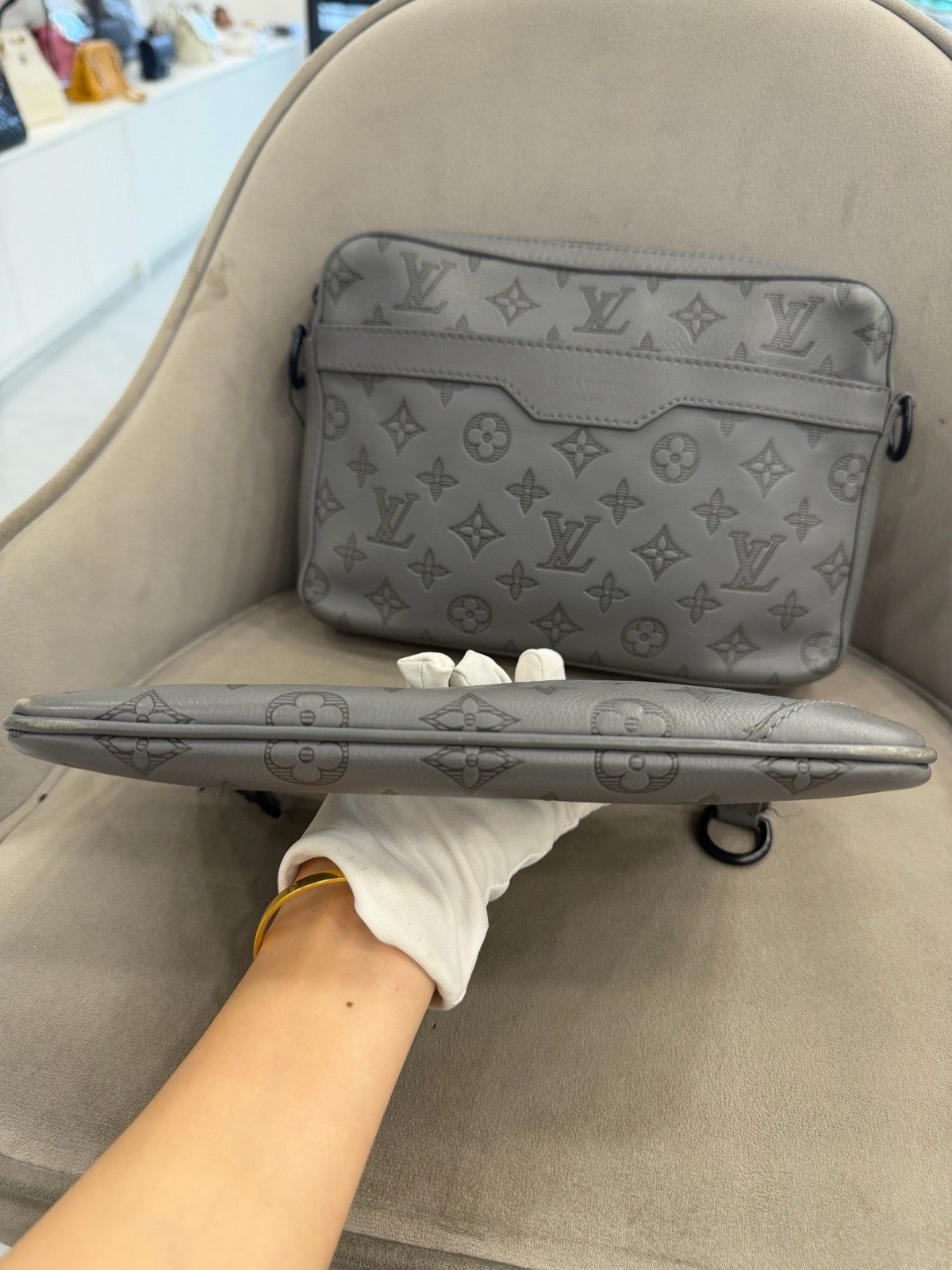 Louis Vuitton classic gray full print old flower three-in-one size 25*18