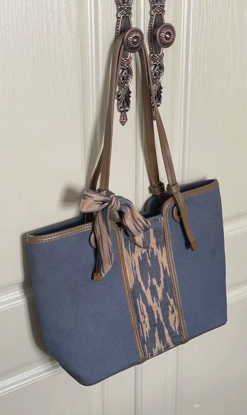 Atlas Ikat Shoulder Bag – Uzbek Cultural Pattern Handmade Style