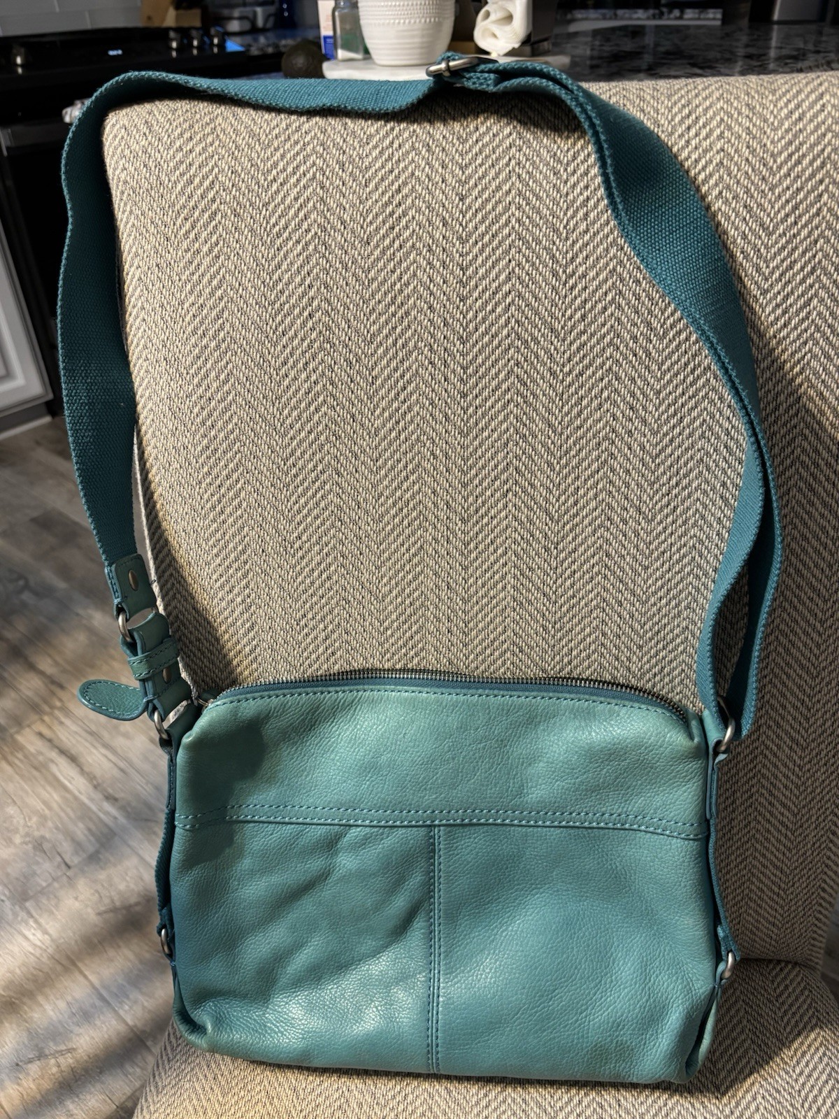 Teal Pebbled Crossbody Bag Medium Zip Closure Adjustable Strap Inner Pockets12x9
