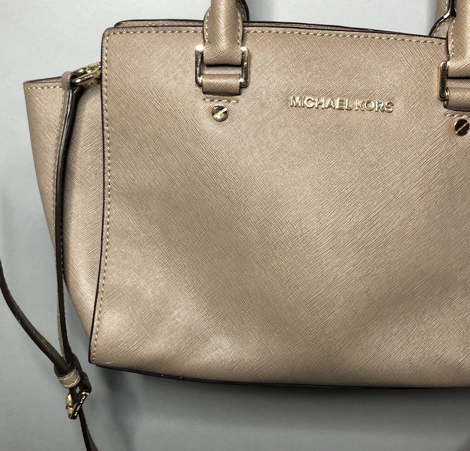 Michael Kors Selma Satchel Crossbody Bag Beige Saffiano Leather Zip Closure