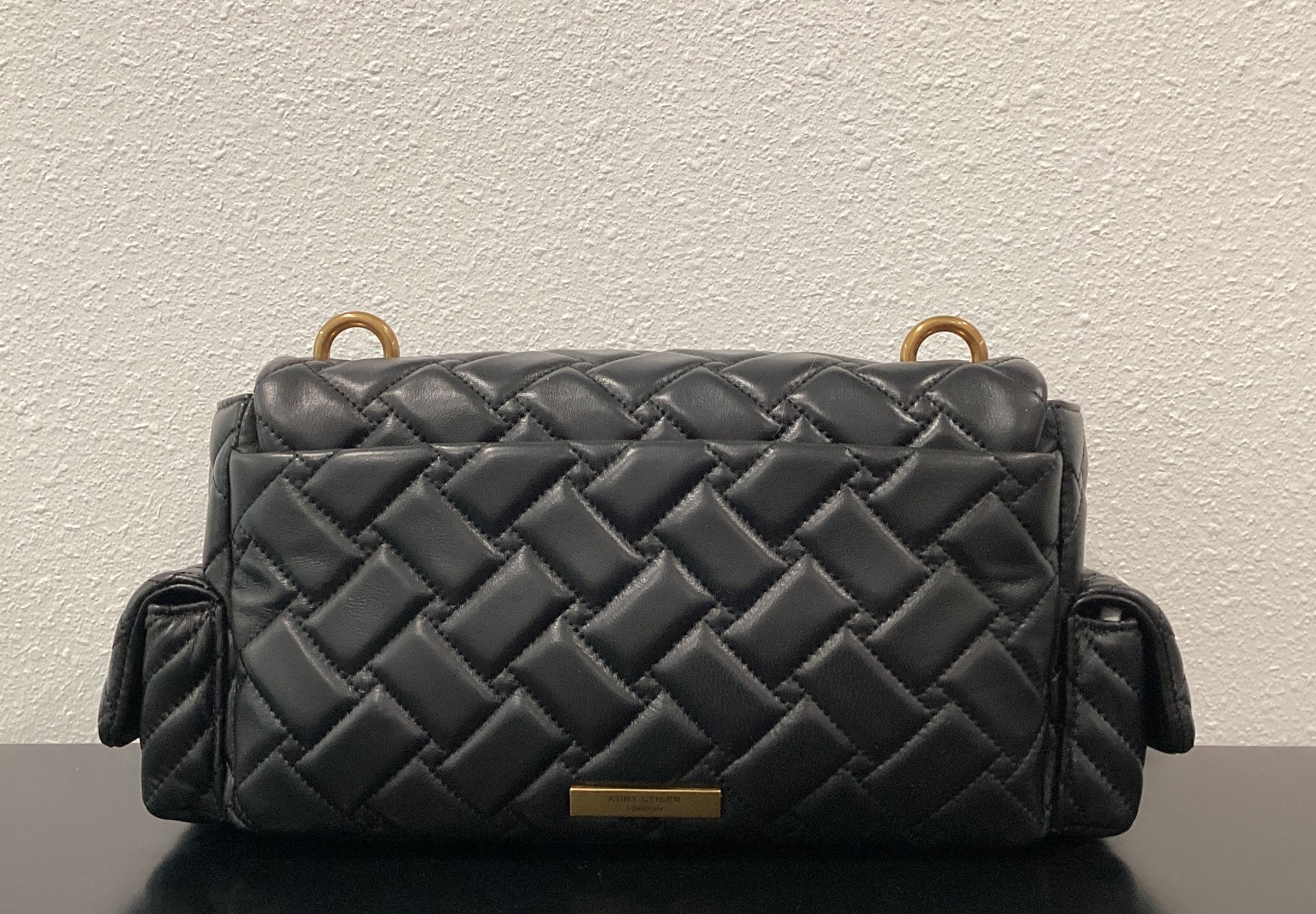 Kurt Geiger Leather 11.5″ x 6″ x 4″ Heart 4 Pocket Black 2 Straps Multiple Eagle