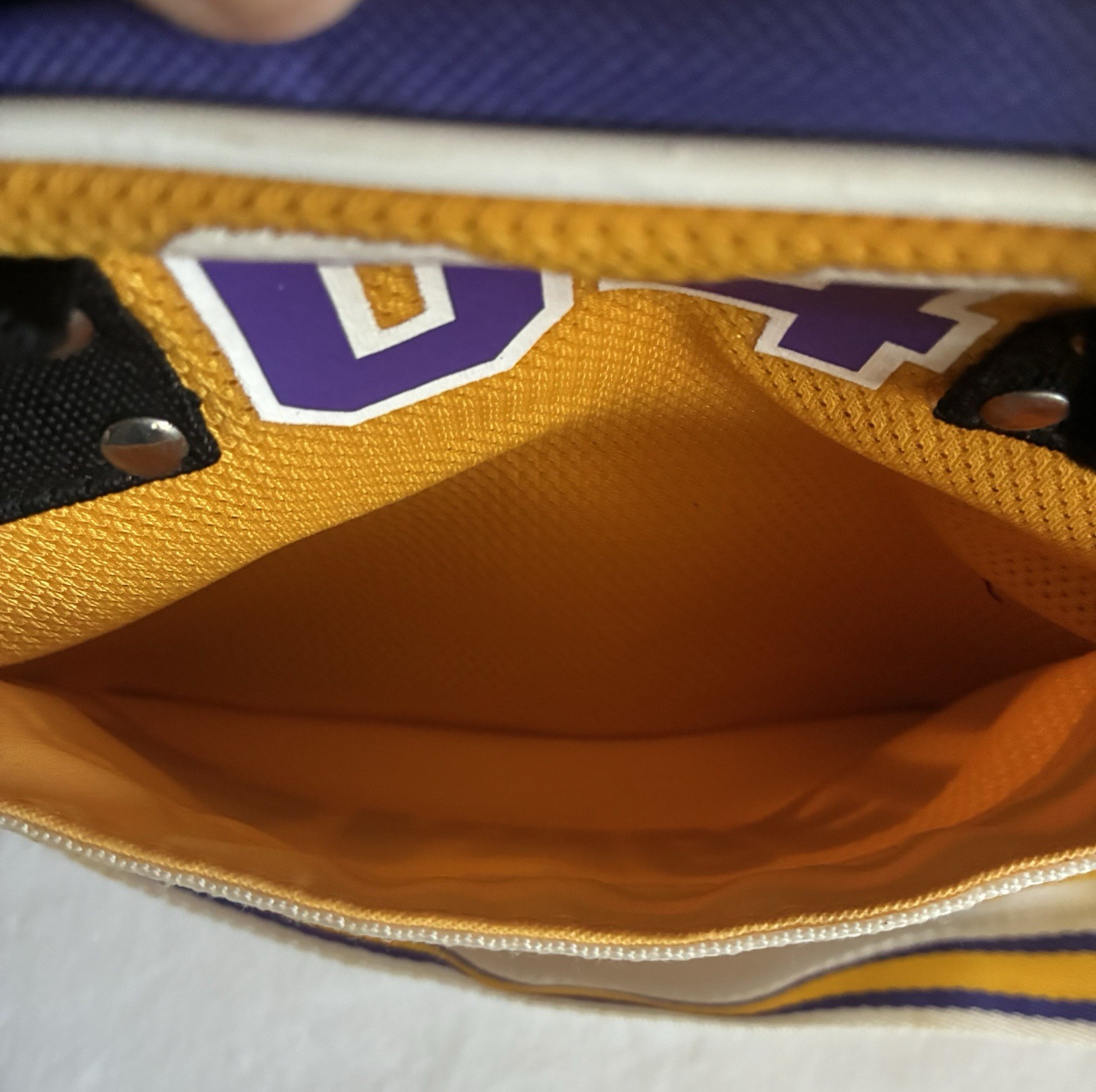 Los Angeles LAKERS #04 Purse Shoulder Bag LeBron James White NBA Basketball NWT