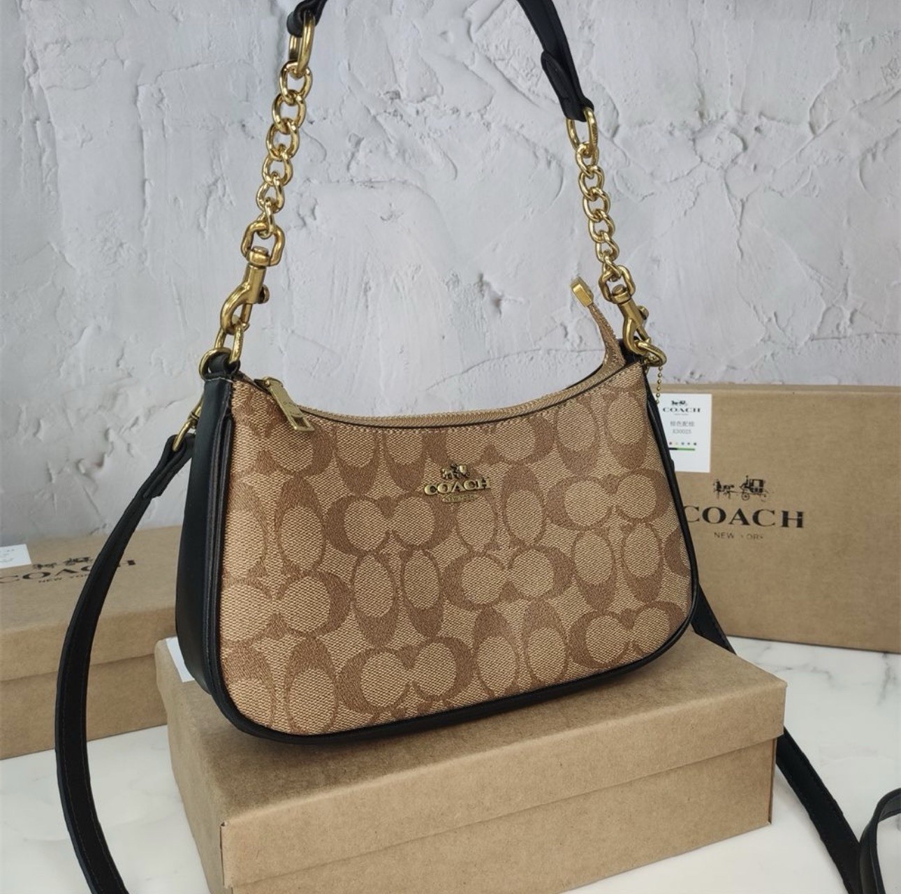 Coach Signature Logo Crescent Zip Shoulder Bag Brown Tan Black Gold Chain Strap