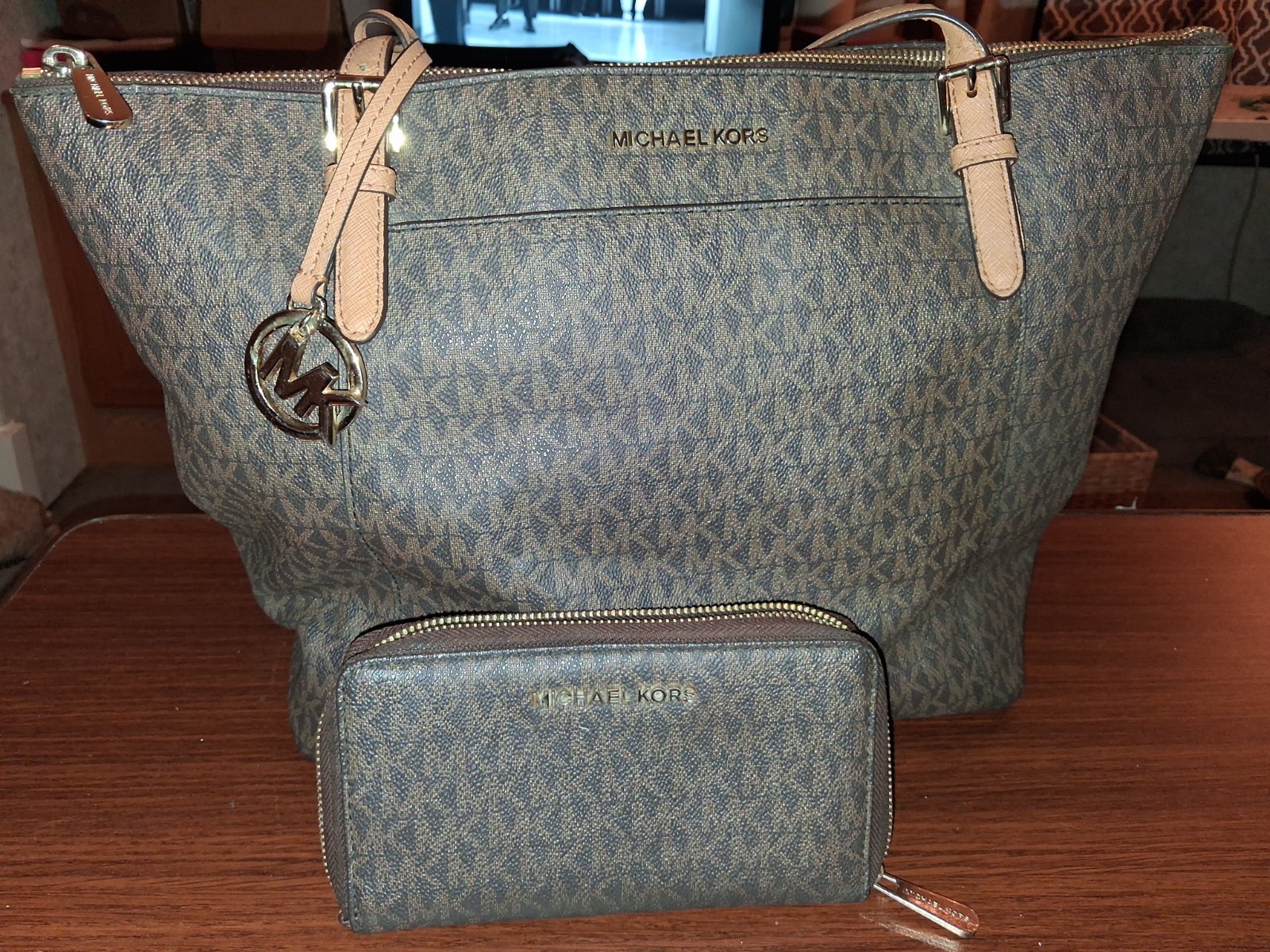 Michael Kors Jet Set Large Tote& Jet Set Wallet