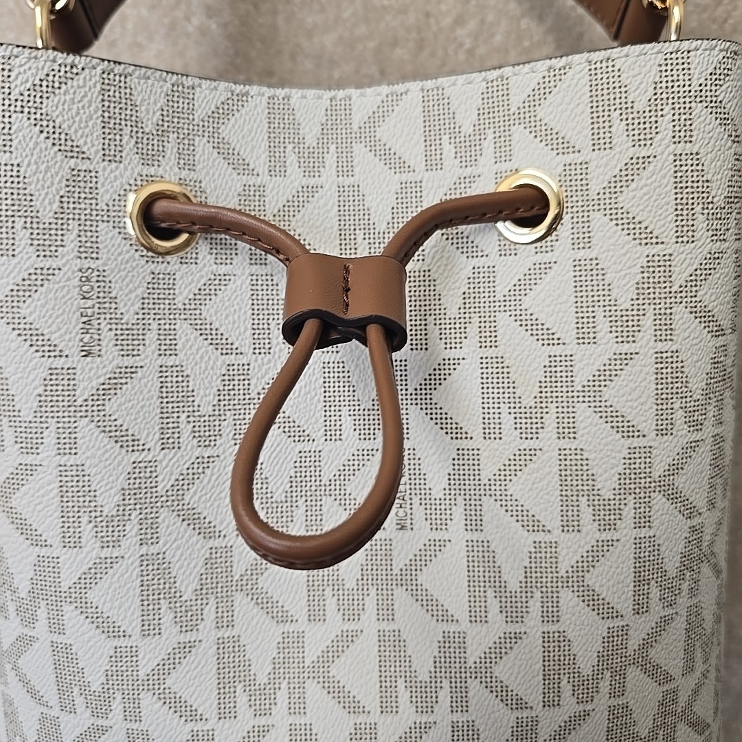 $298 MICHAEL KORS SURI Brown Ivory SMALL BUCKET CROSSBODY EXCELLENT CONDITION
