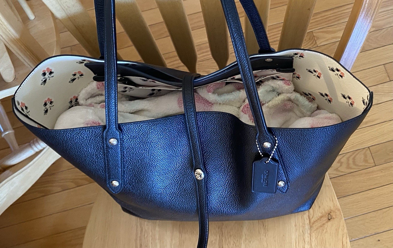Coach 36358 Large Market Tote In Black Pebbled Leather & Floral Print Interior