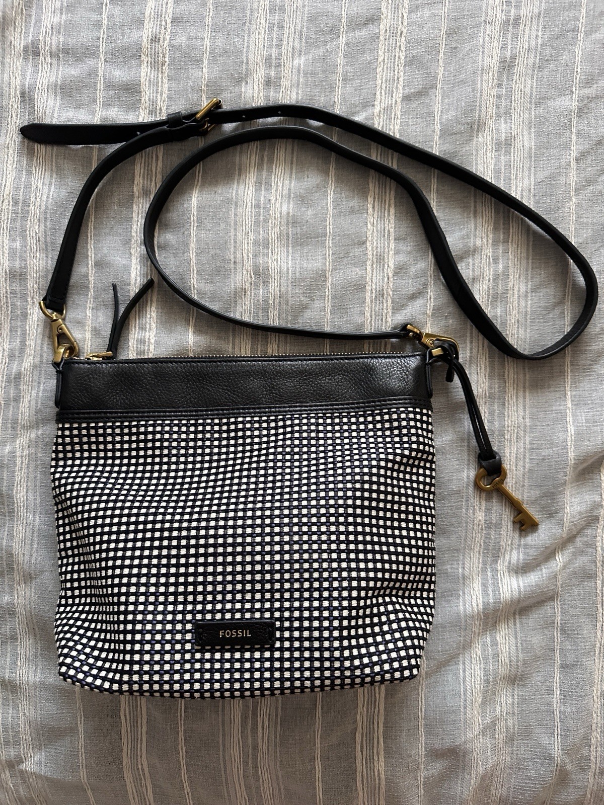 🗝️Fossil Women’s Fiona Large Crossbody Purse Handbag Black Key Pattern🗝️Charm