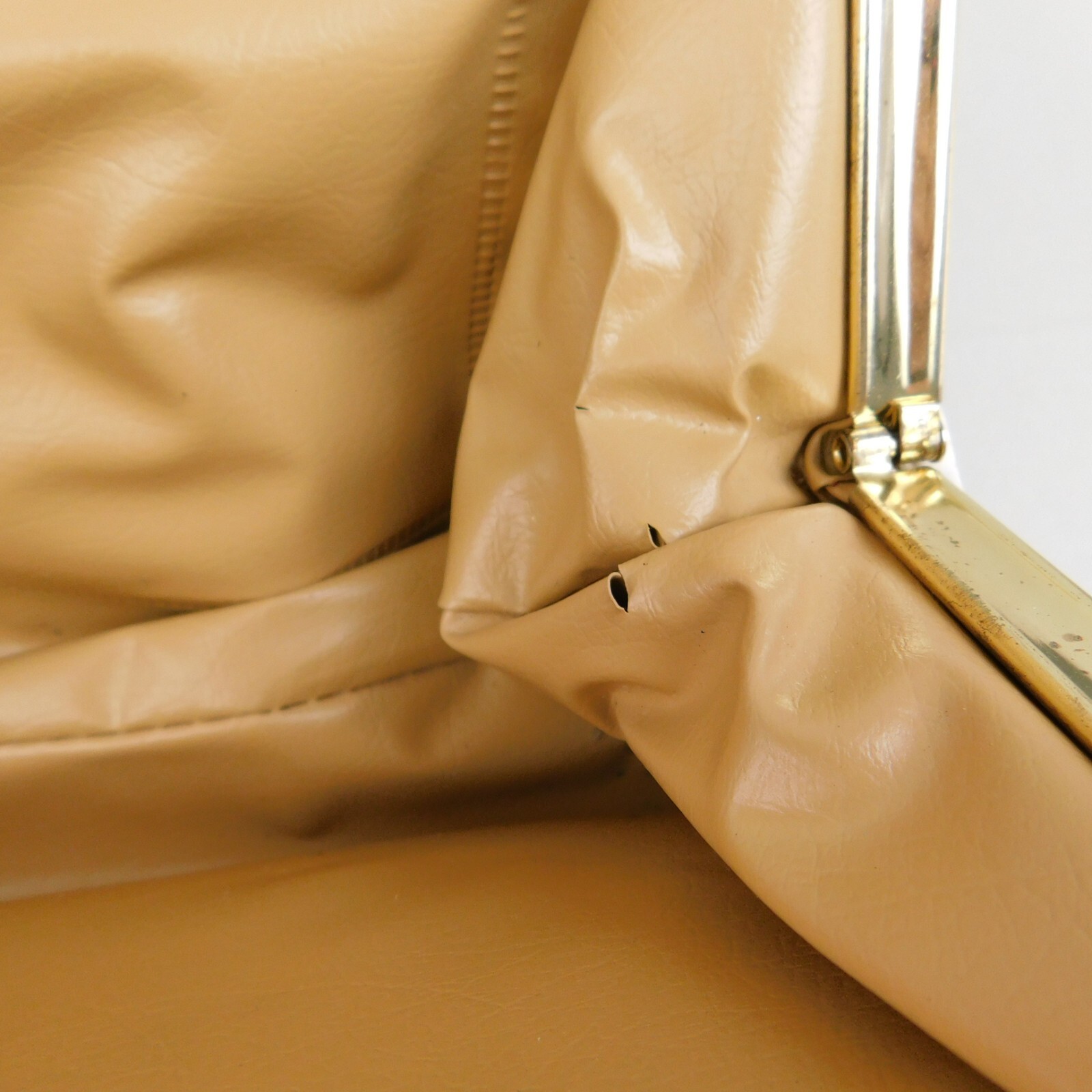 Vintage Leather Hinged Frame Top Handle Bag – White, Gold Tone Hardware #7447