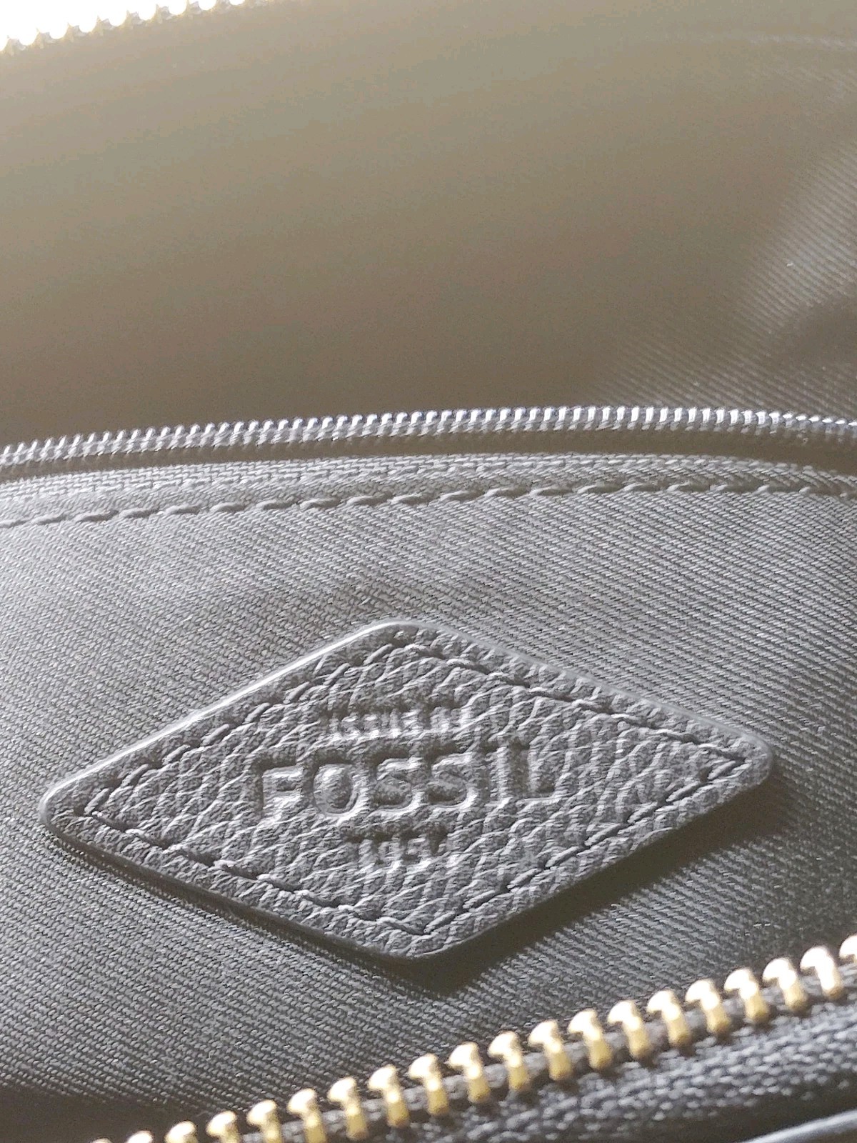 Fossil Fiona Crossbody Leathe Purse Pockets With Key Charm Very Good Condition