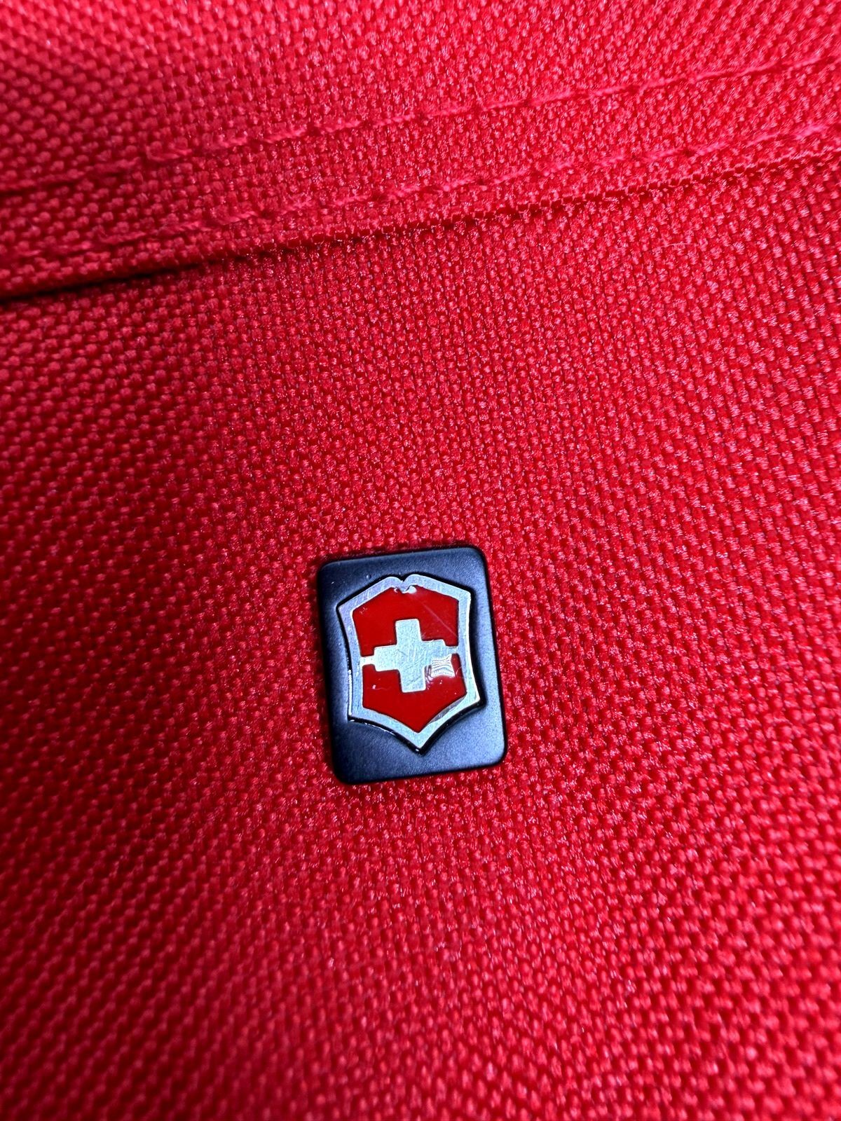 New Victorinox Swiss Army Red Shoulder Strap Tote Bag Travel Work Lined Carryall