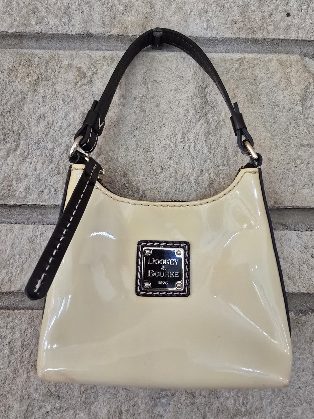 Vintage Dooney & Bourke 1975 Bitsy Bag – Cream Patent Leather Mini Hobo