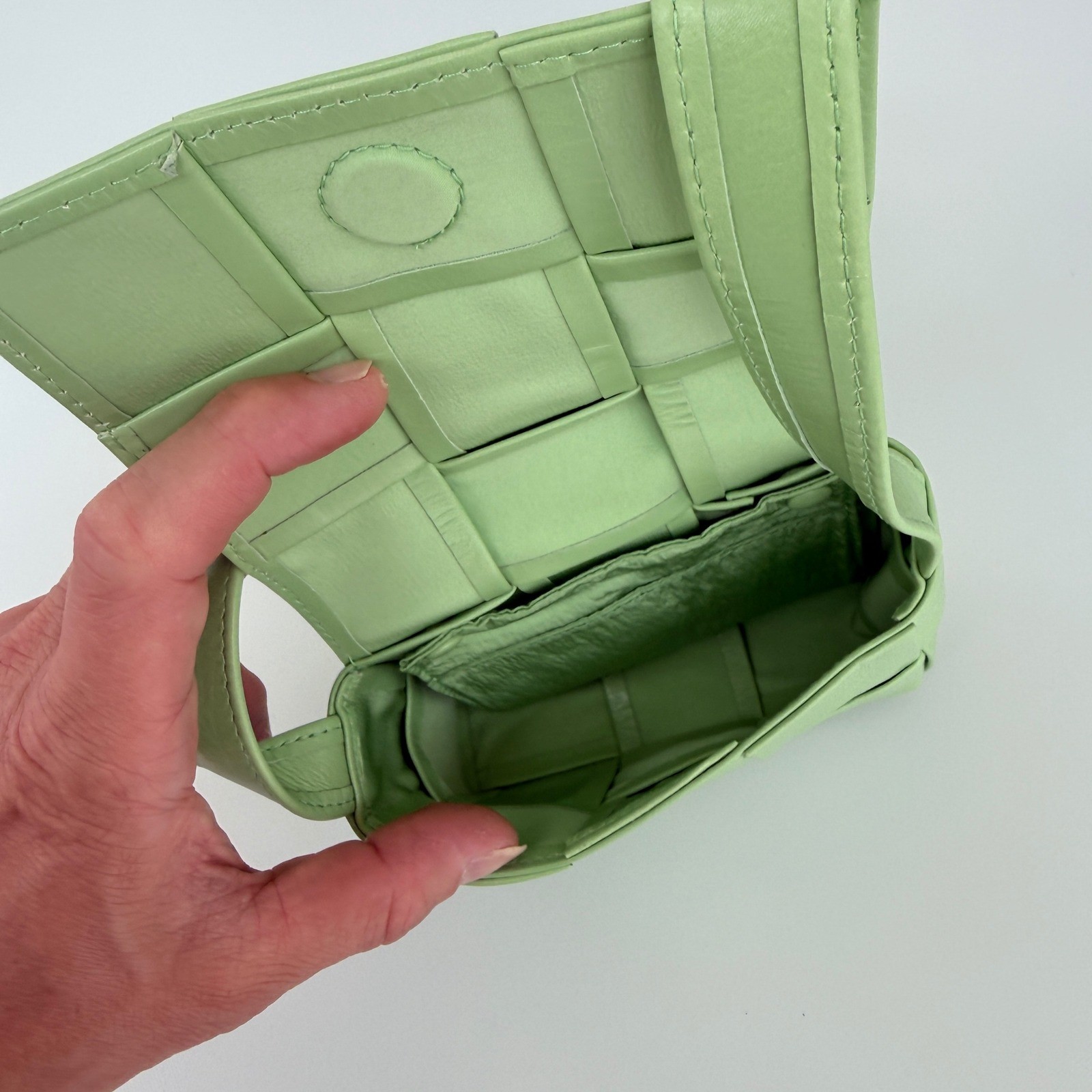 Bottega Veneta Cassette Wallet on Strap Green Maxi Intrecciato Leather 667048