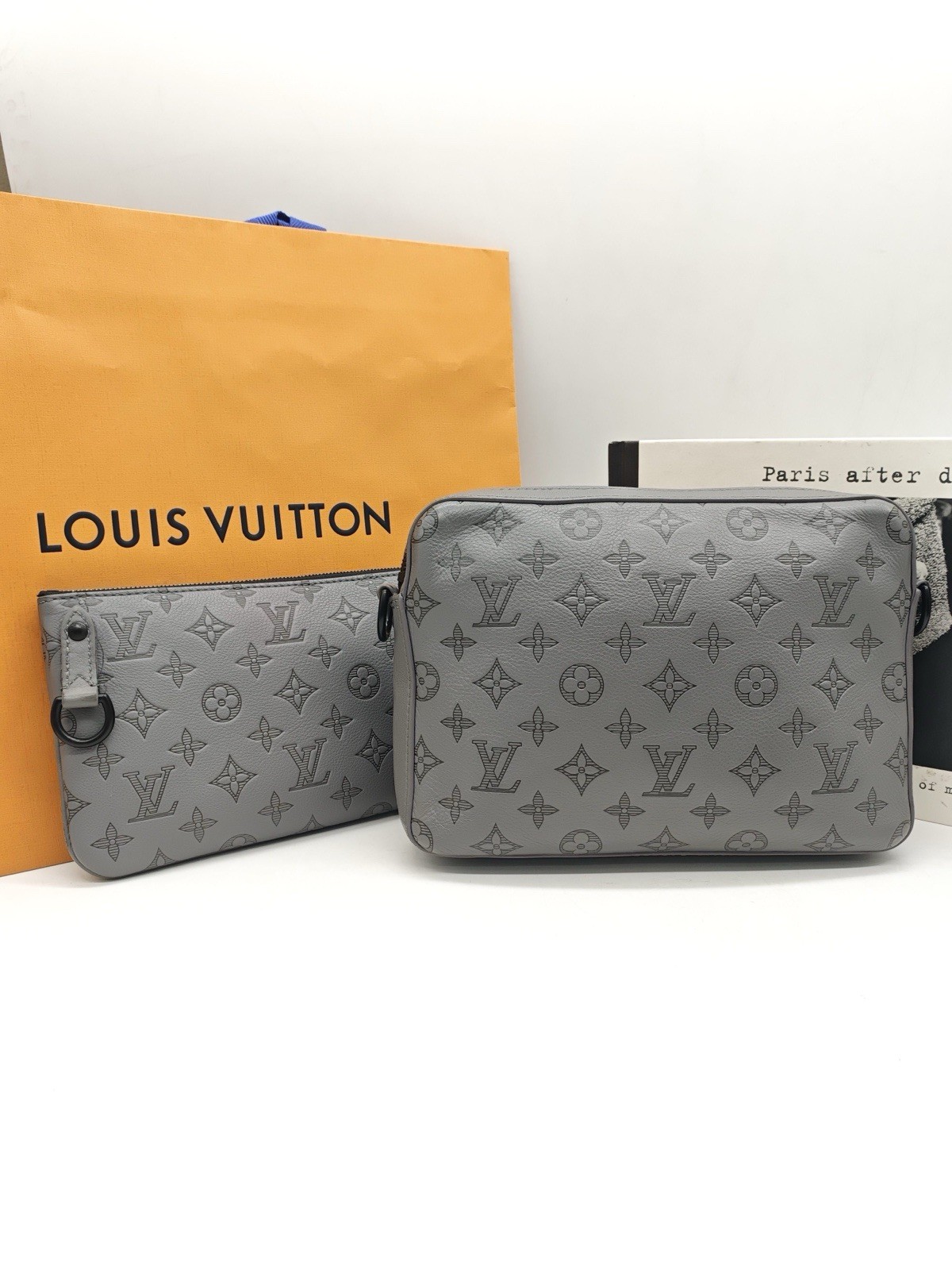 Louis Vuitton classic gray full print old flower three-in-one size 25*18