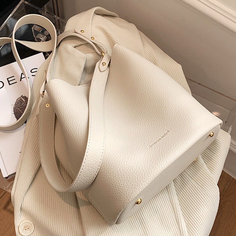 Stylish Women’s Shoulder Bag – Luxe Commuter Tote & Simple Bucket Bag Set