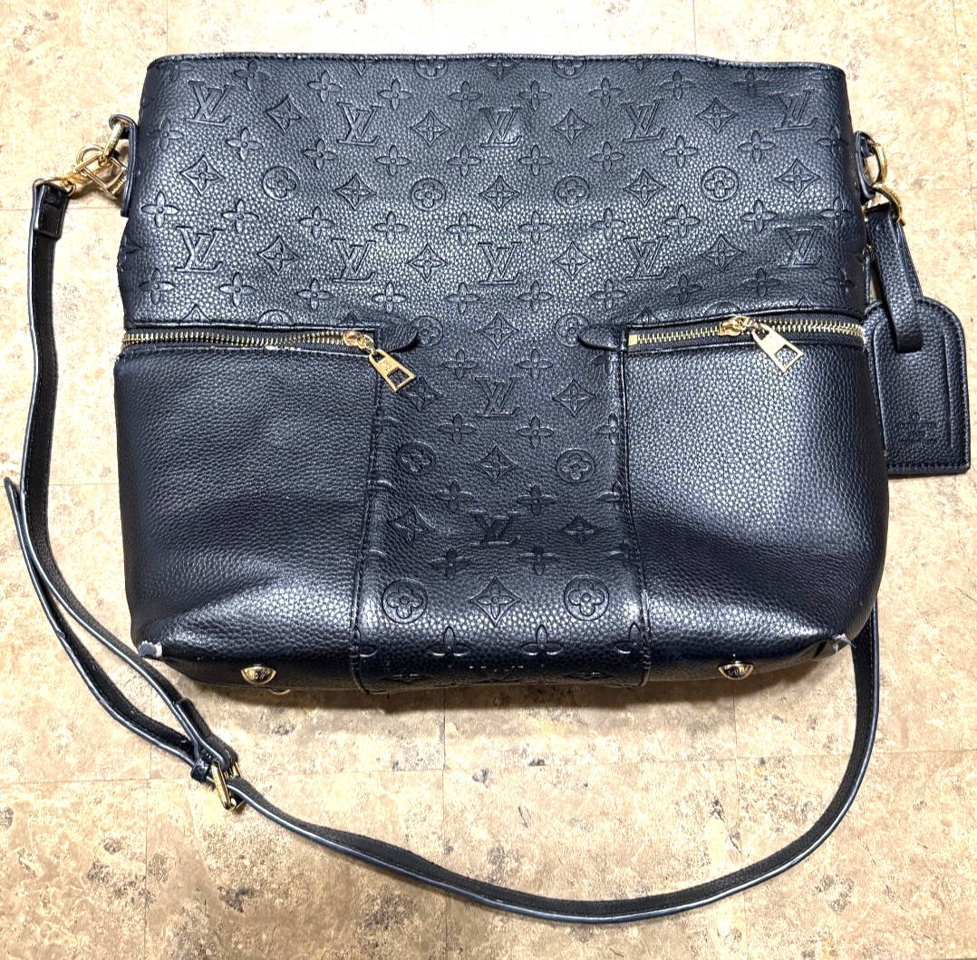 Black Pebbled Shoulder Bag Gold Hardware Zip Detachable Straps Used Well Worn