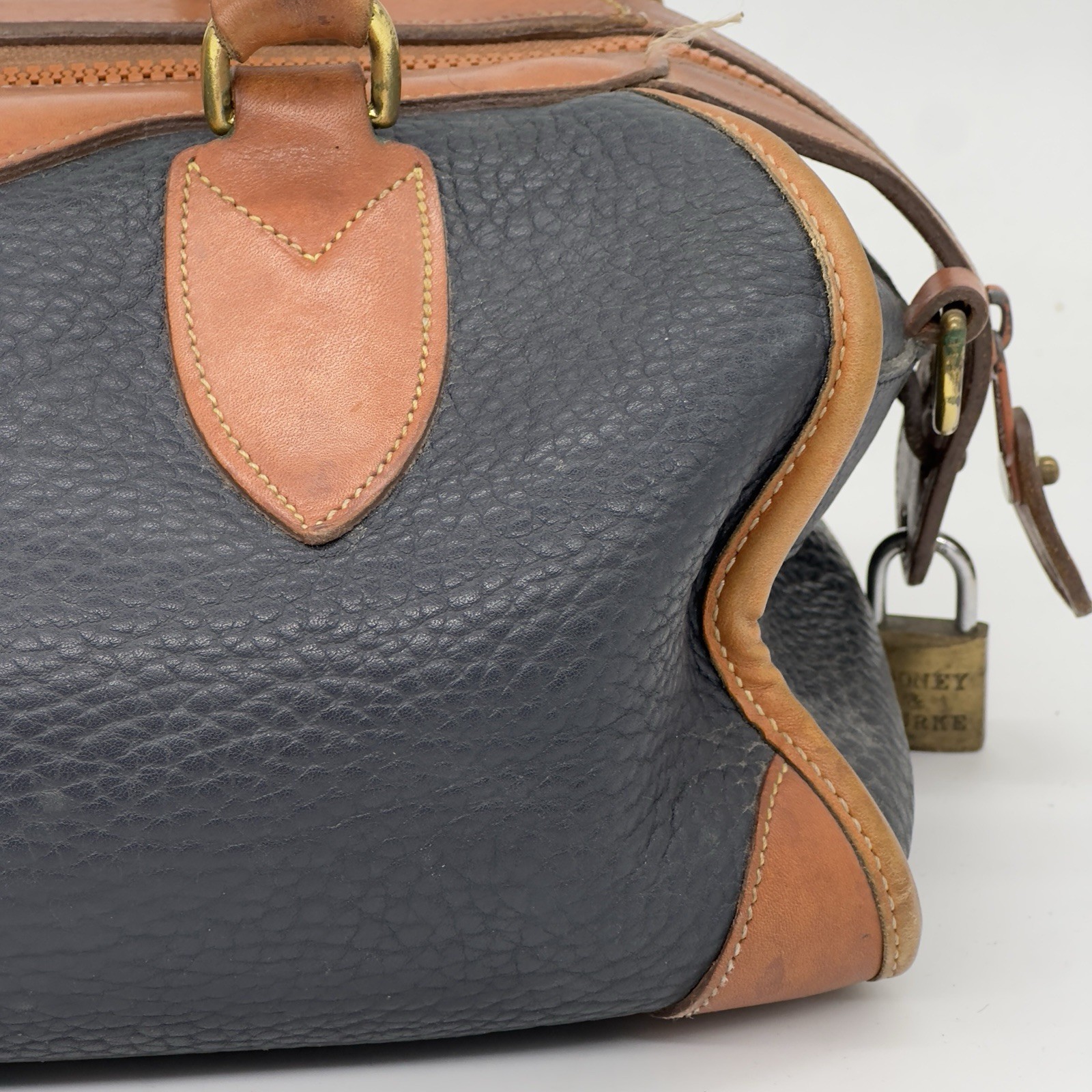 Vtg Dooney & Bourke Gladstone Satchel Black Tan Leather Lock Bag Heritage