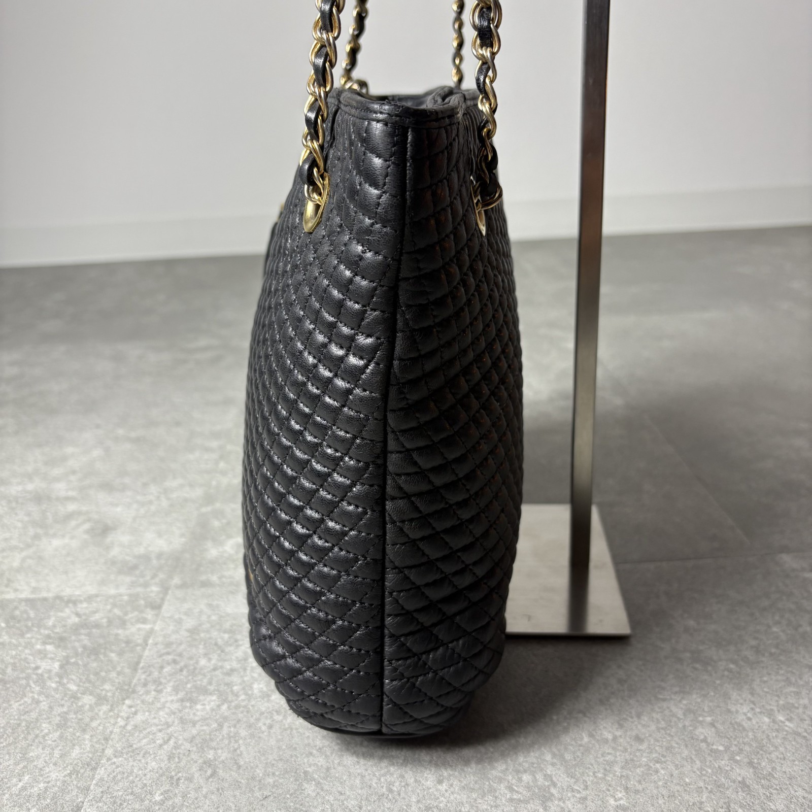 Bally Quilted Leather Chain Shoulder Tote Black Gold Hardware Tassel Authentic