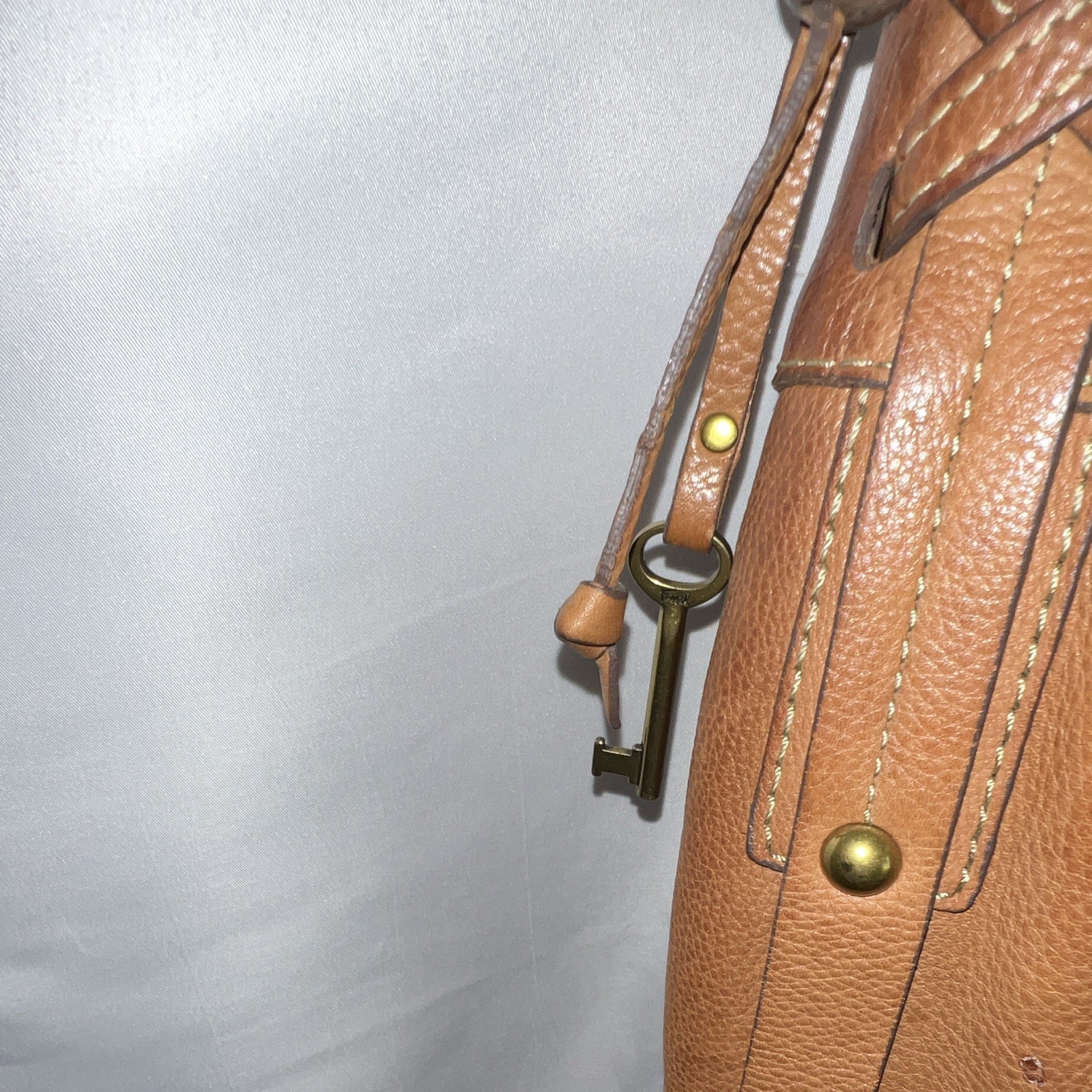 Fossil Brown Pebbled Shoulder Bag Magnetic Closure Gold Hardware Key Lined